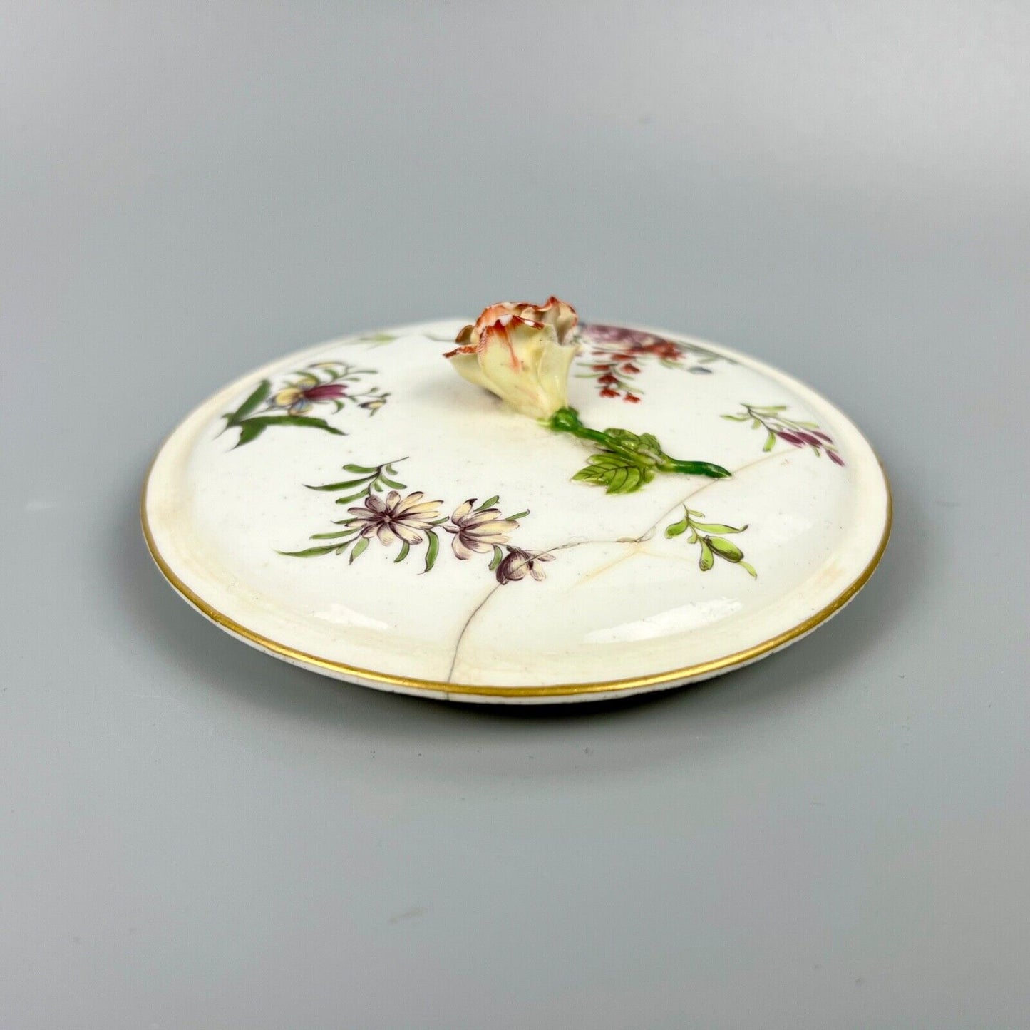 A superbly painted Chelsea (Red Anchor) tureen cover with rose knop 1752-6