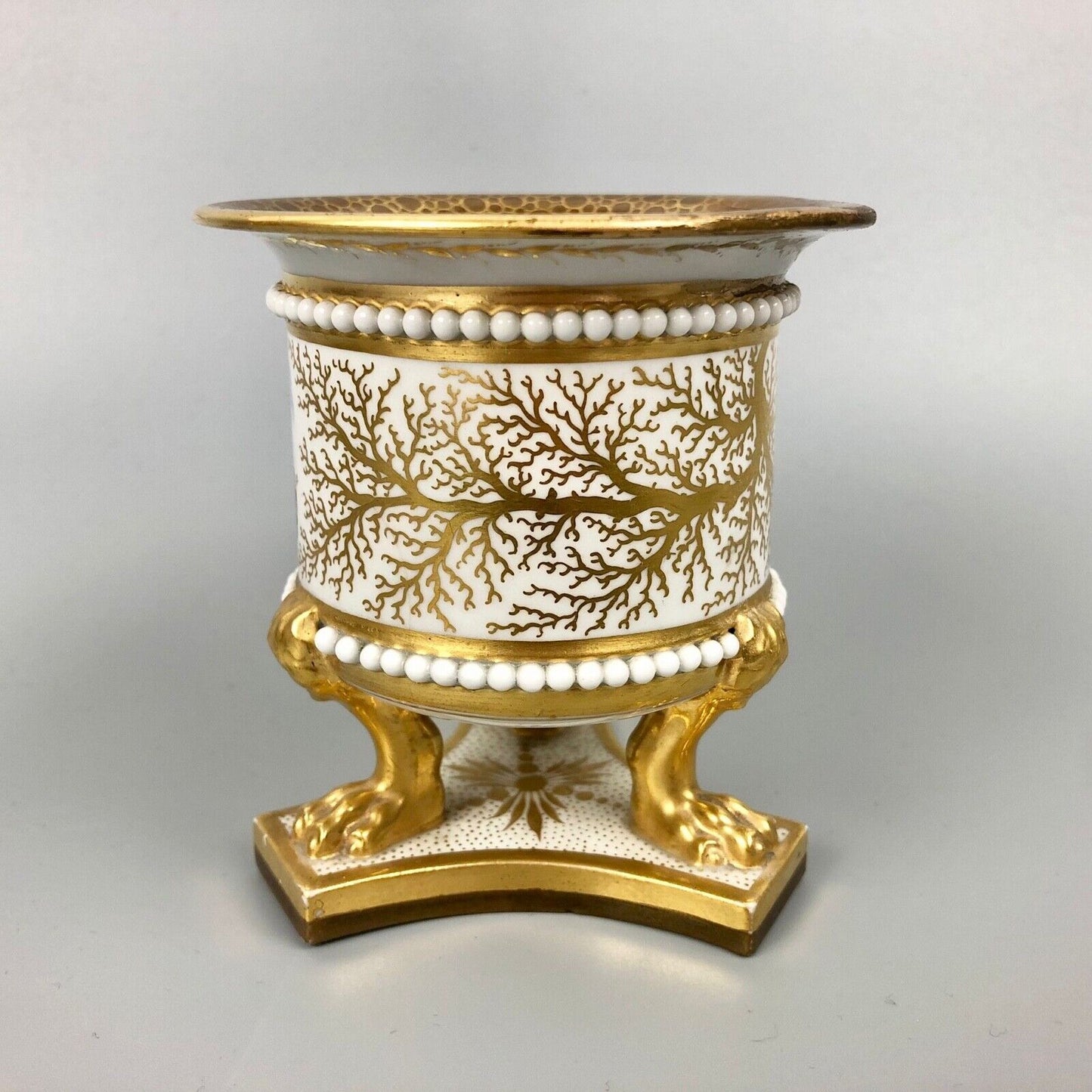 Flight, Barr and Barr small vase with caillouté border painted with a bird c1815