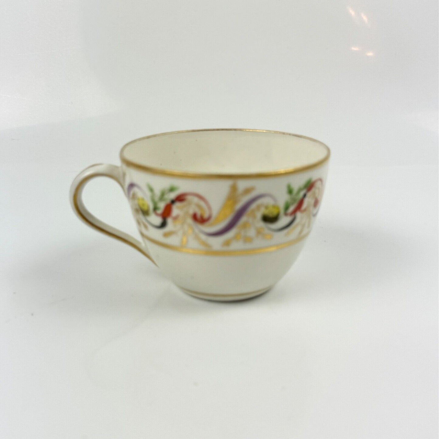 A good Pinxton tea cup and saucer c1796-9 in pattern 301.