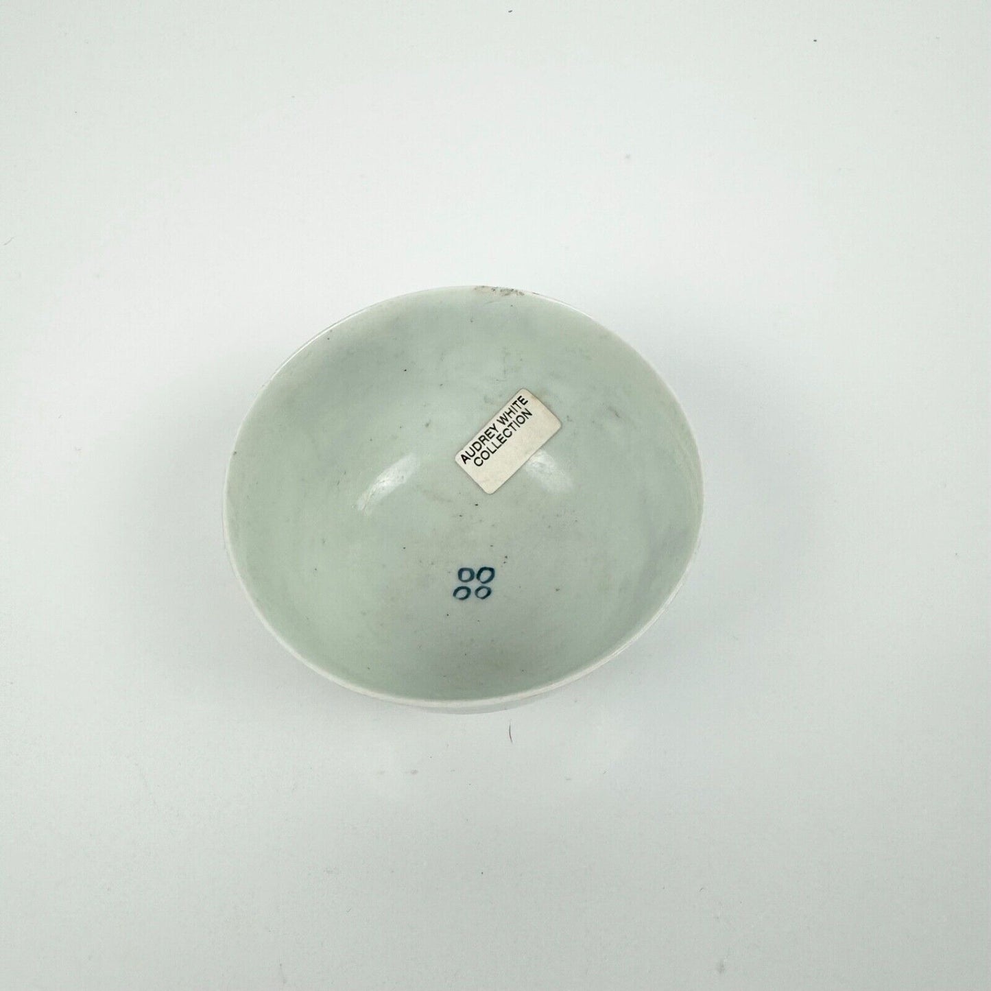 A Longton Hall chinoiserie patterned teabowl. Middle Period 1754-7
