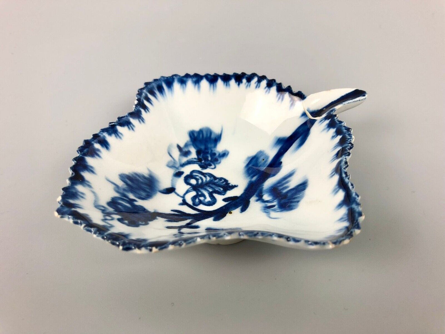 A Lowestoft Painted Pickle Dish With Berry Border c1768-70
