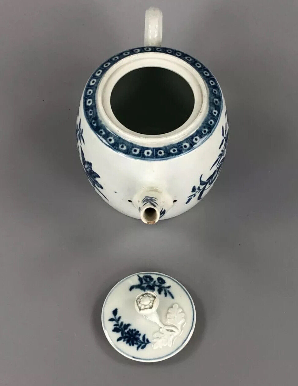 A Worcester barrel teapot, c1770. Printed with the "rose-centred spray" pattern.