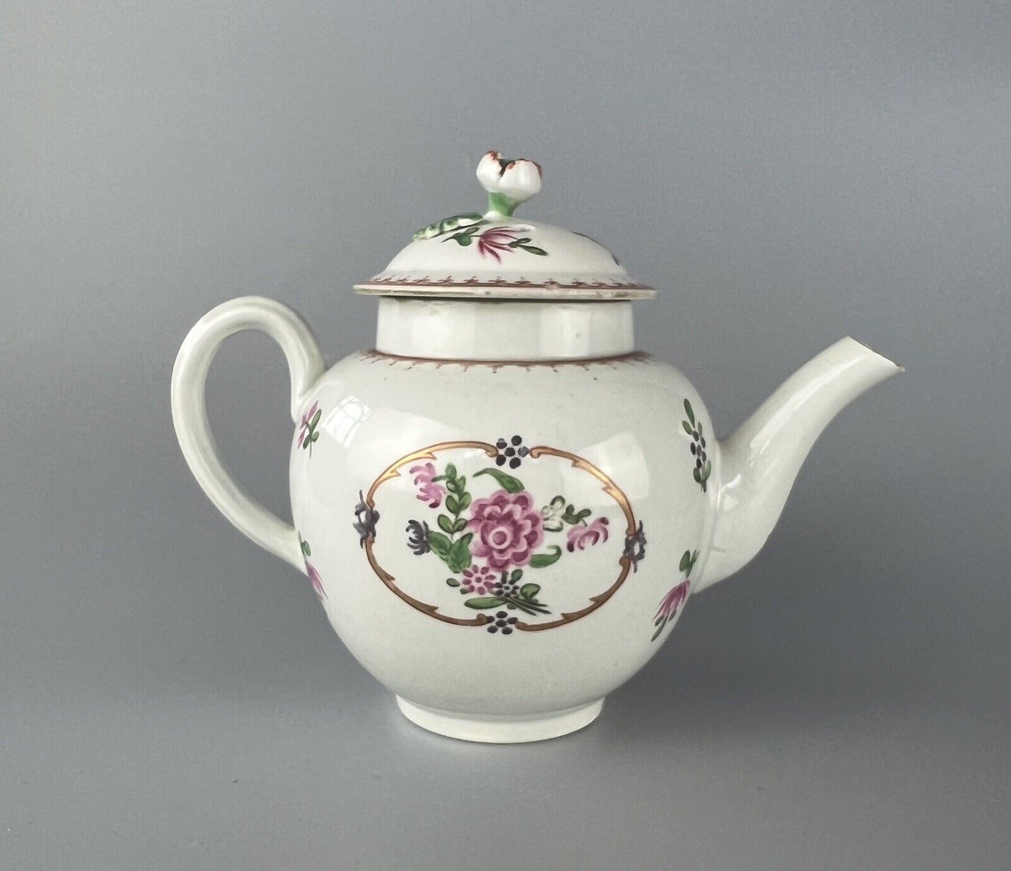 A 1st Period Worcester 'Compagnie des Indes' pattern teapot and cover c.1775.
