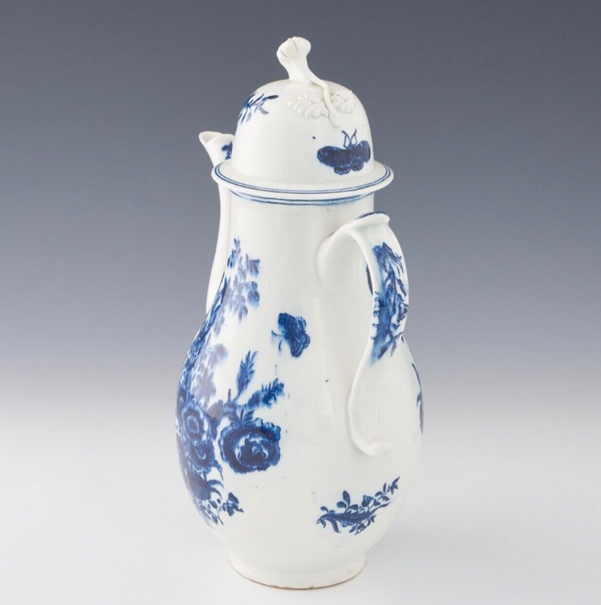 A late 18thc Lowestoft coffee pot and cover 1775-80