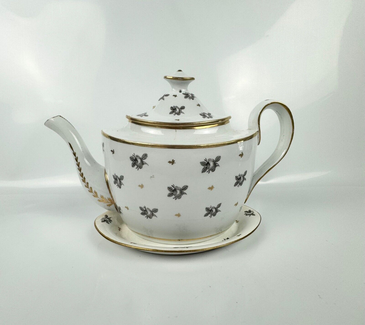 A rare Thomas Wolfe (Factory Z) teapot, cover and stand c.1800 in pattern 46