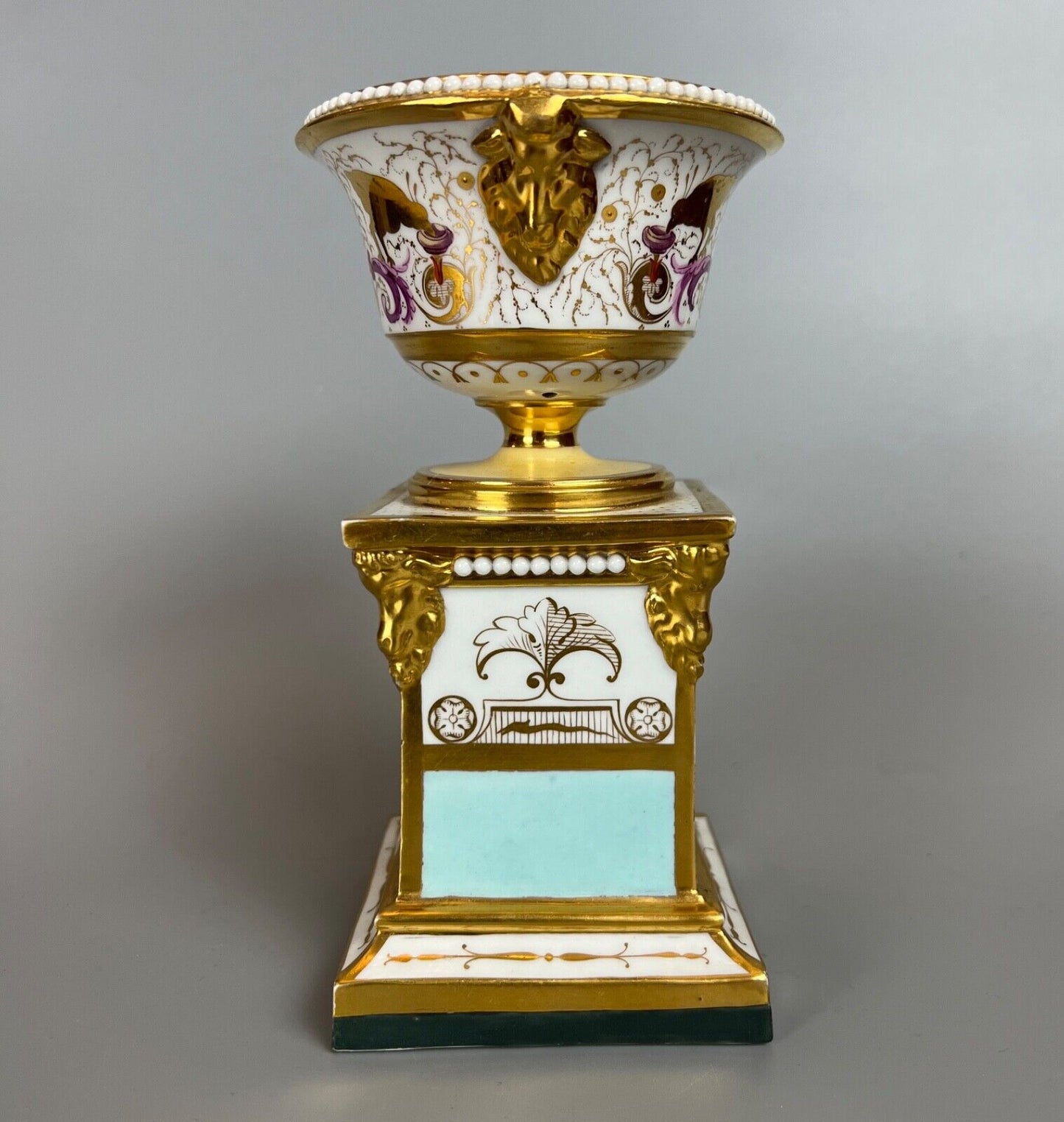 A 19th Century Barr, Flight and Barr, Worcester, vase on pedestal base. c.1805