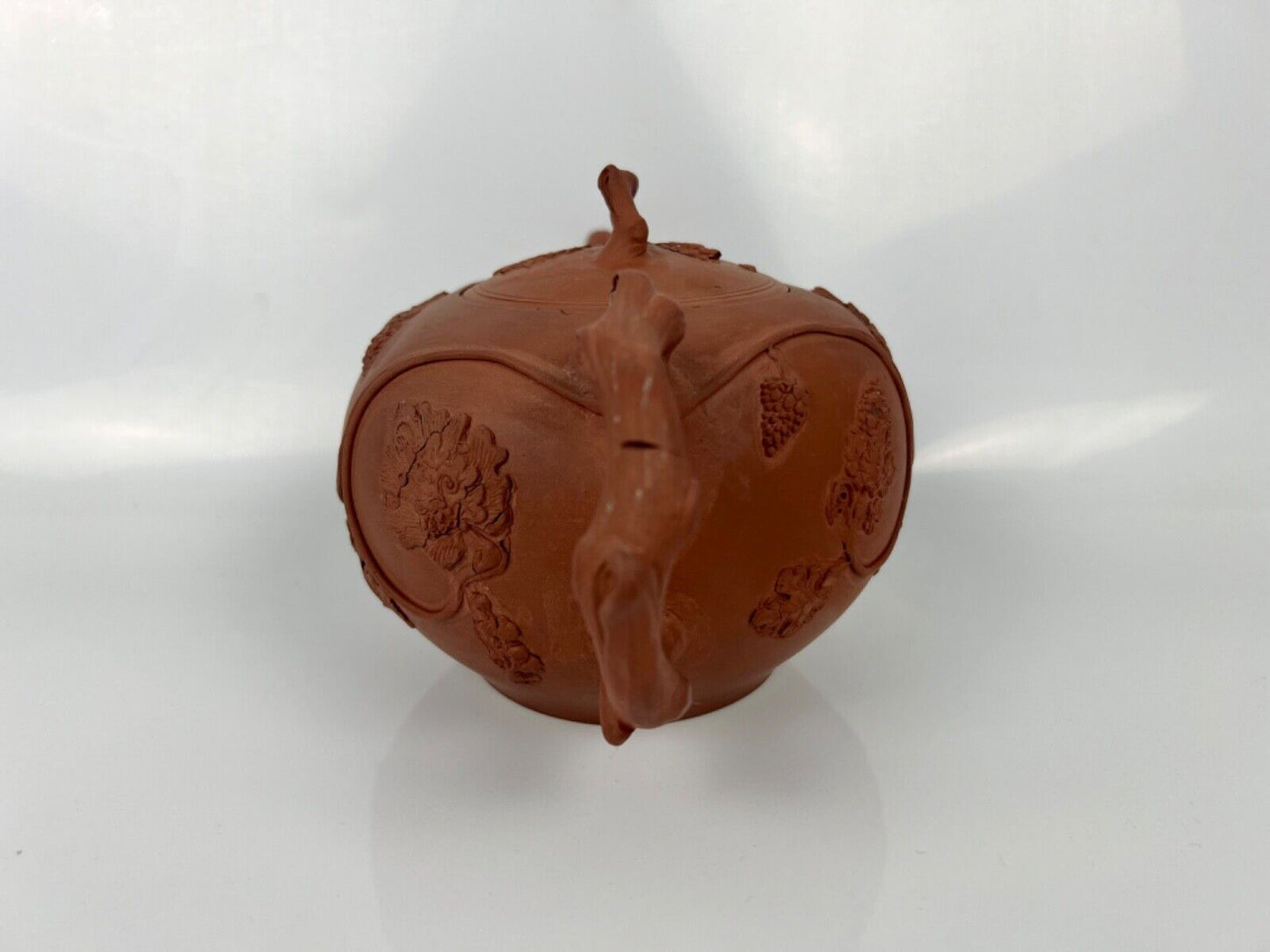 A fine Staffordshire red stoneware teapot with floral sprigged decoration c.1755