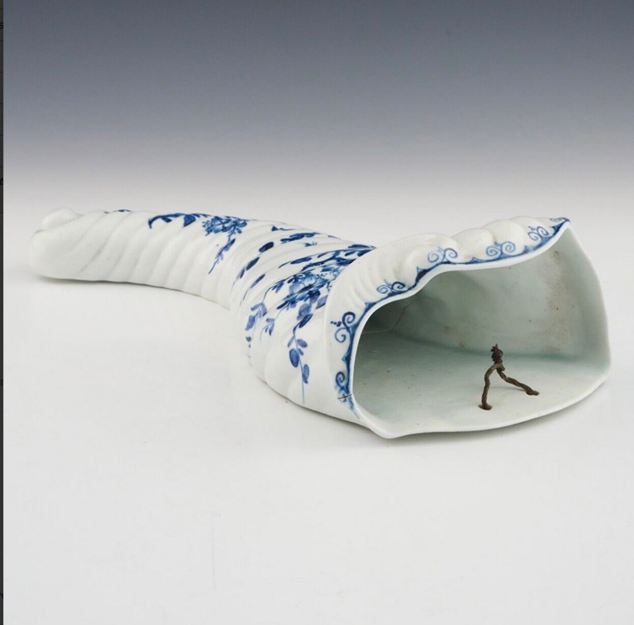 A rare pair of Worcester cornucopia wall pockets c.1760