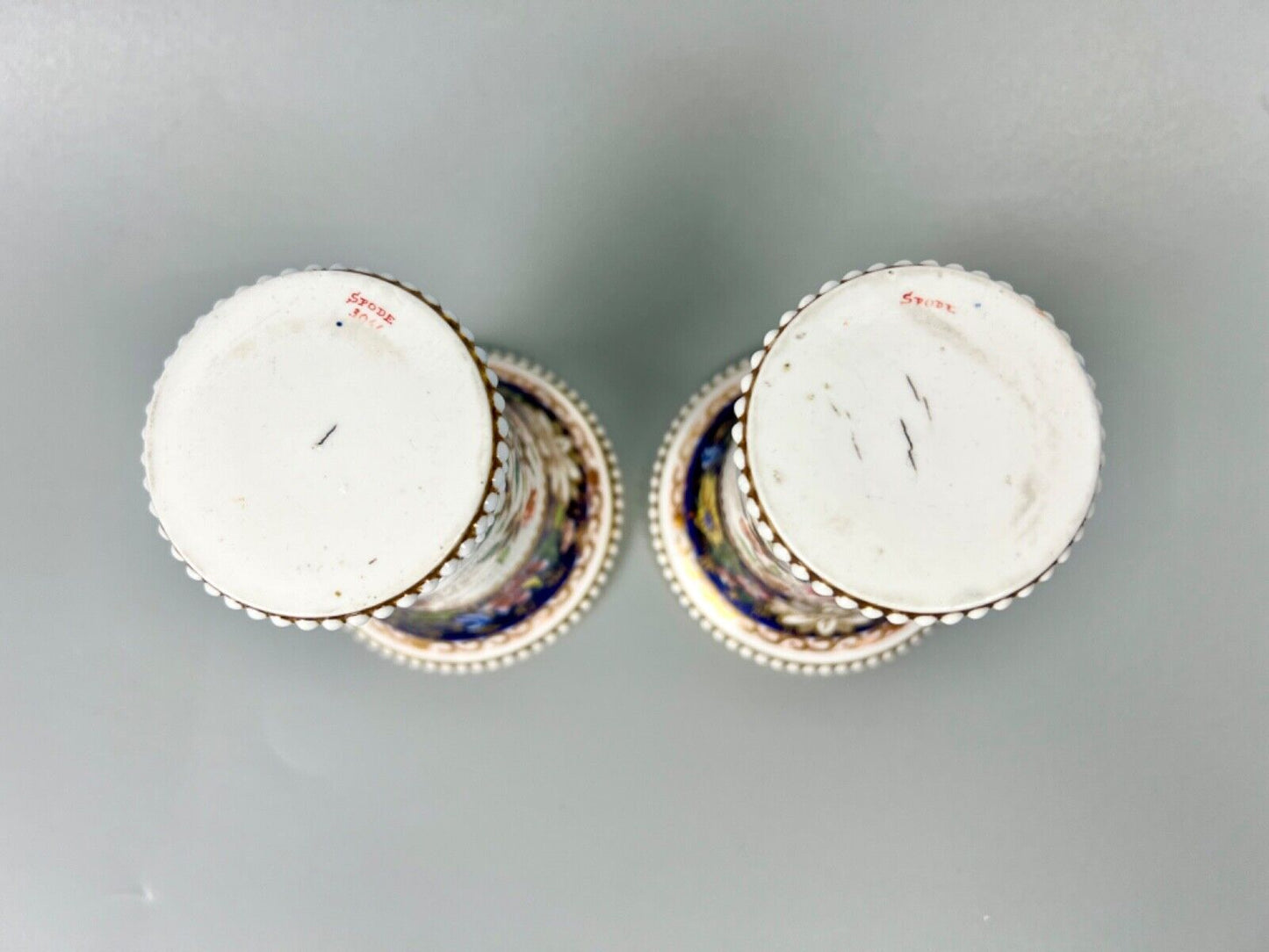 A good pair of Spode spill vases in pattern 3066 c.1820.