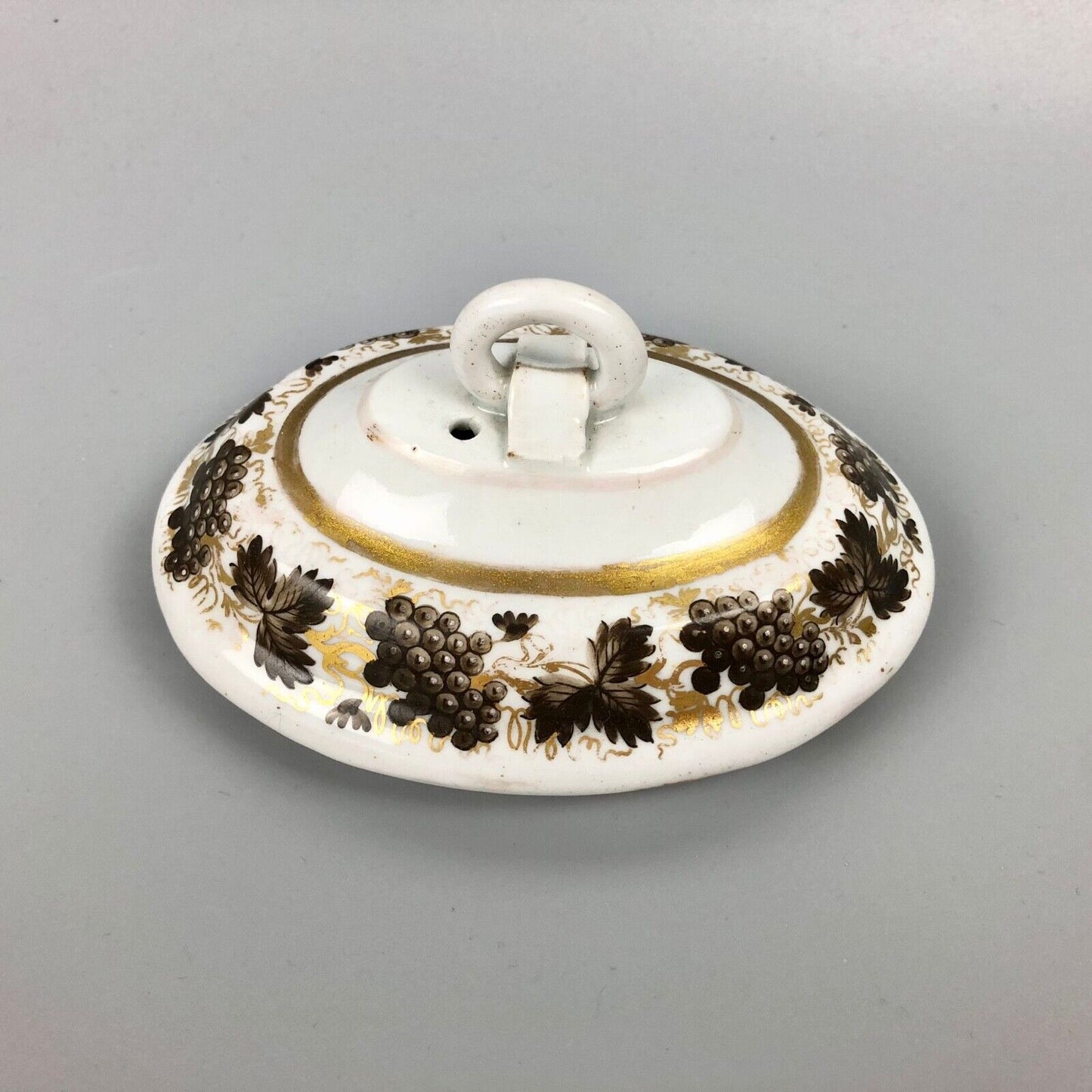 A 'Dejeune' shape Chamberlain Worcester teapot/cover. Probably pattern 175 c1803