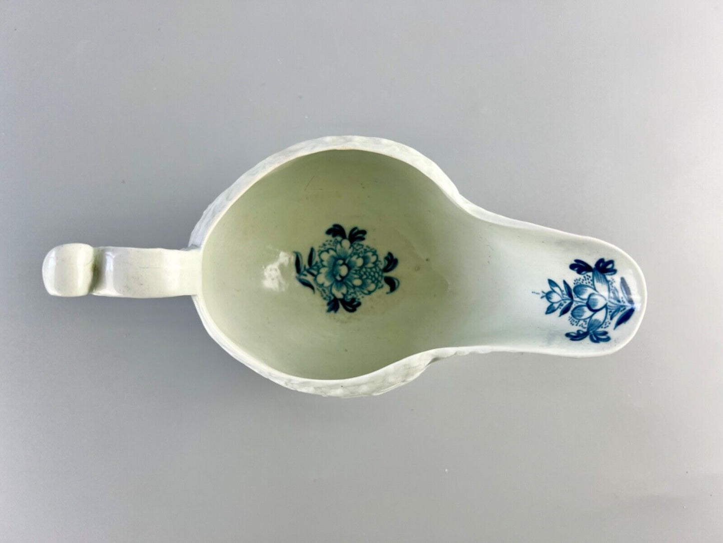 A Worcester porcelain 'Two Porters Landcsape v.1' pattern sauceboat c1770