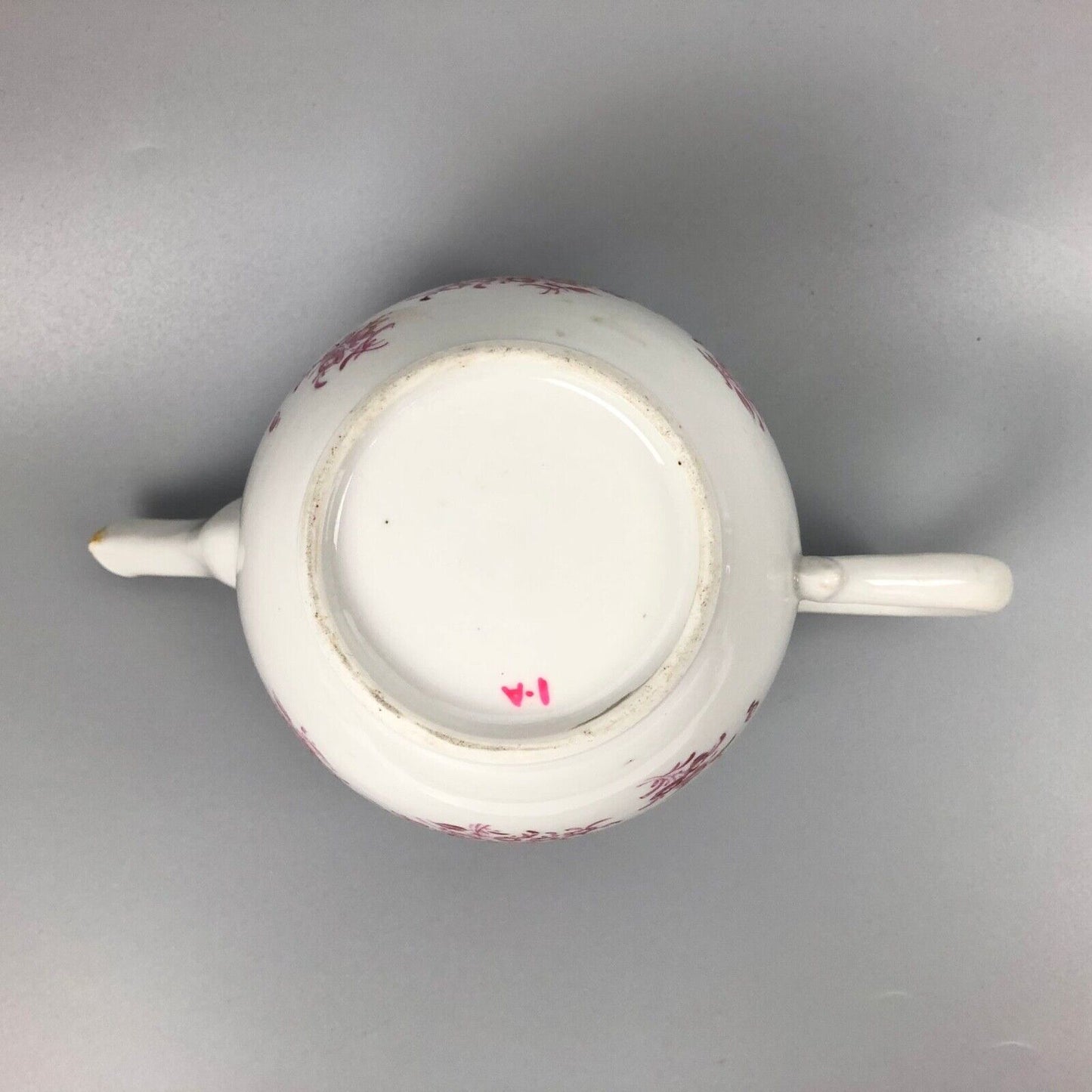 An 18thc Qianlong Period Chinese famille rose teapot painted with puce flowers