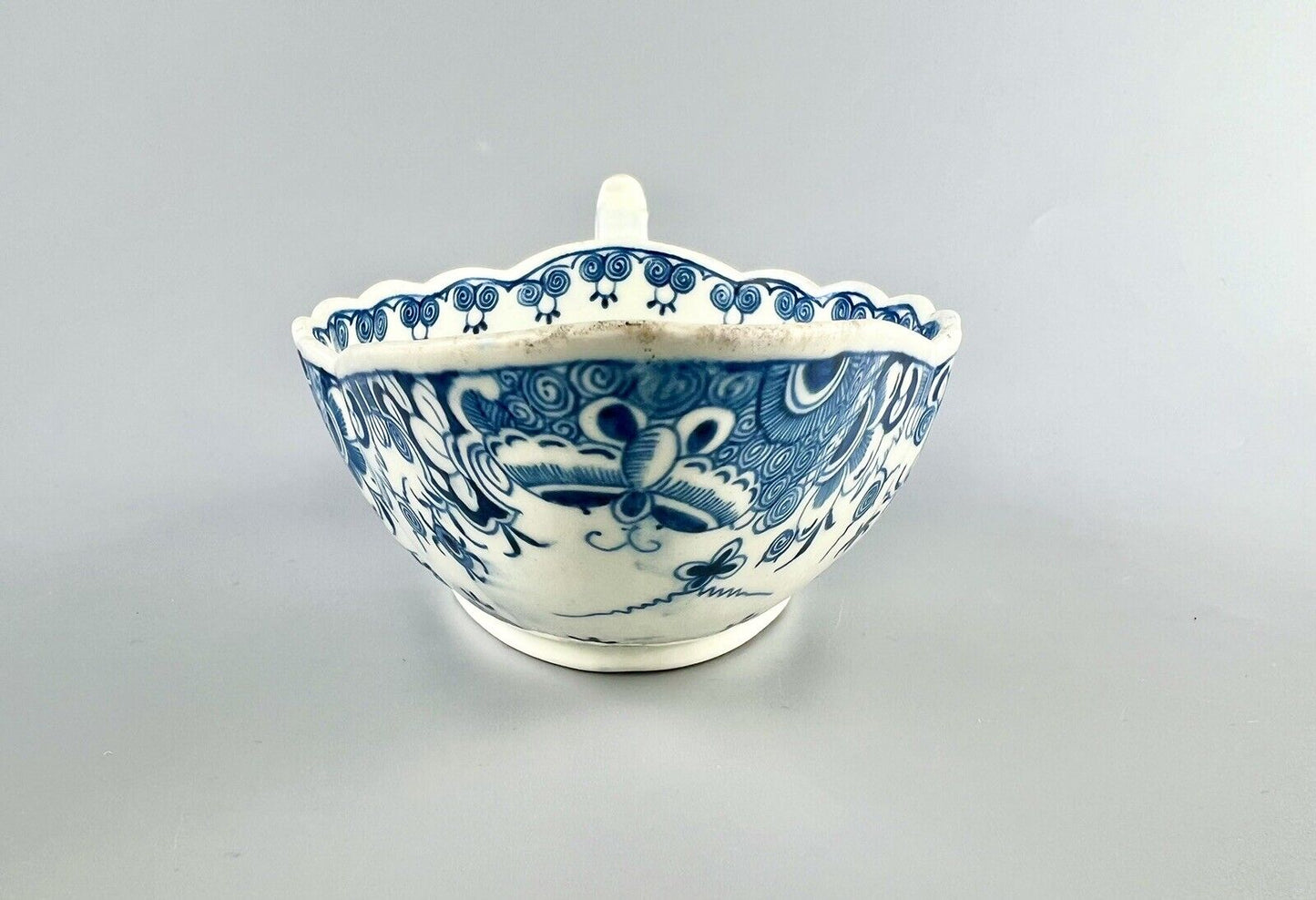 A Worcester First Period "Doughnut Tree" sauceboat. c.1777