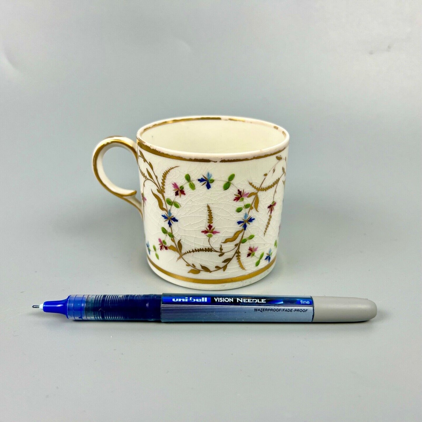 A late 18thc Derby Porcelain cup in pattern number 552. Puce mark. c1795