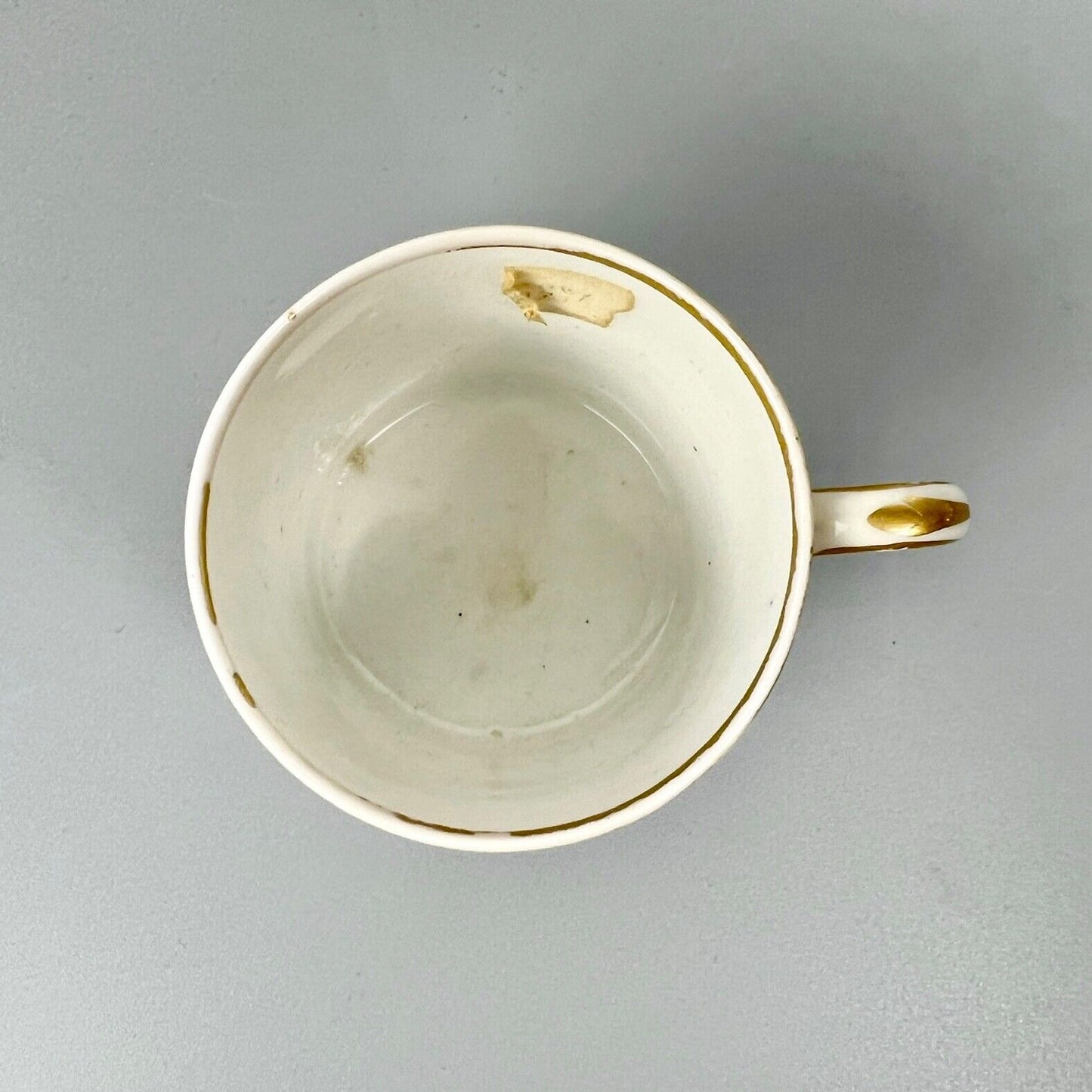A late 18thc Derby Porcelain cup in pattern number 552. Puce mark. c1795