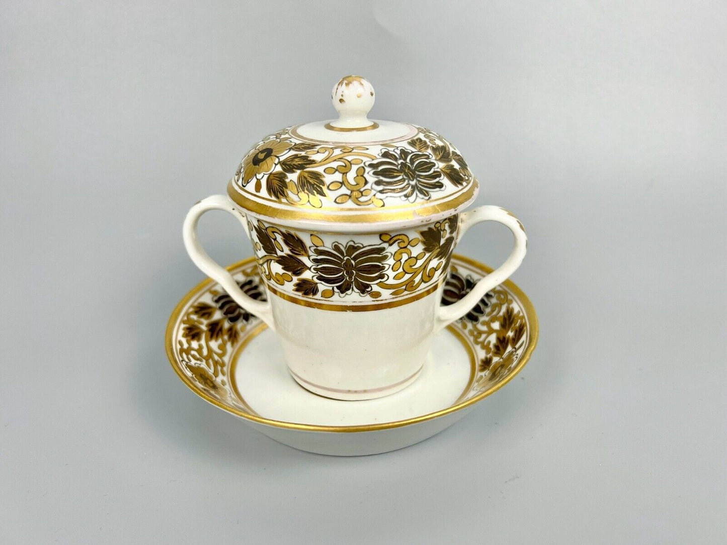 A pair of Chamberlain Worcester chocolate cups, covers and stands c1795
