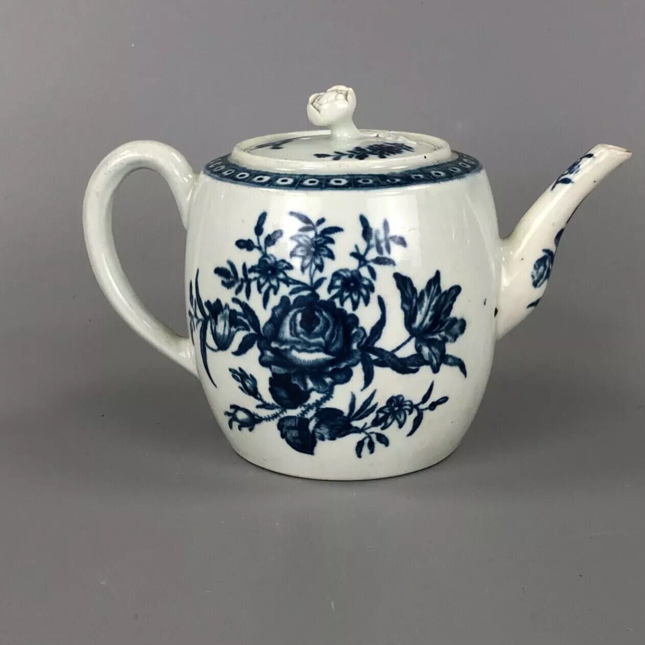 A Worcester barrel teapot, c1770. Printed with the "rose-centred spray" pattern.
