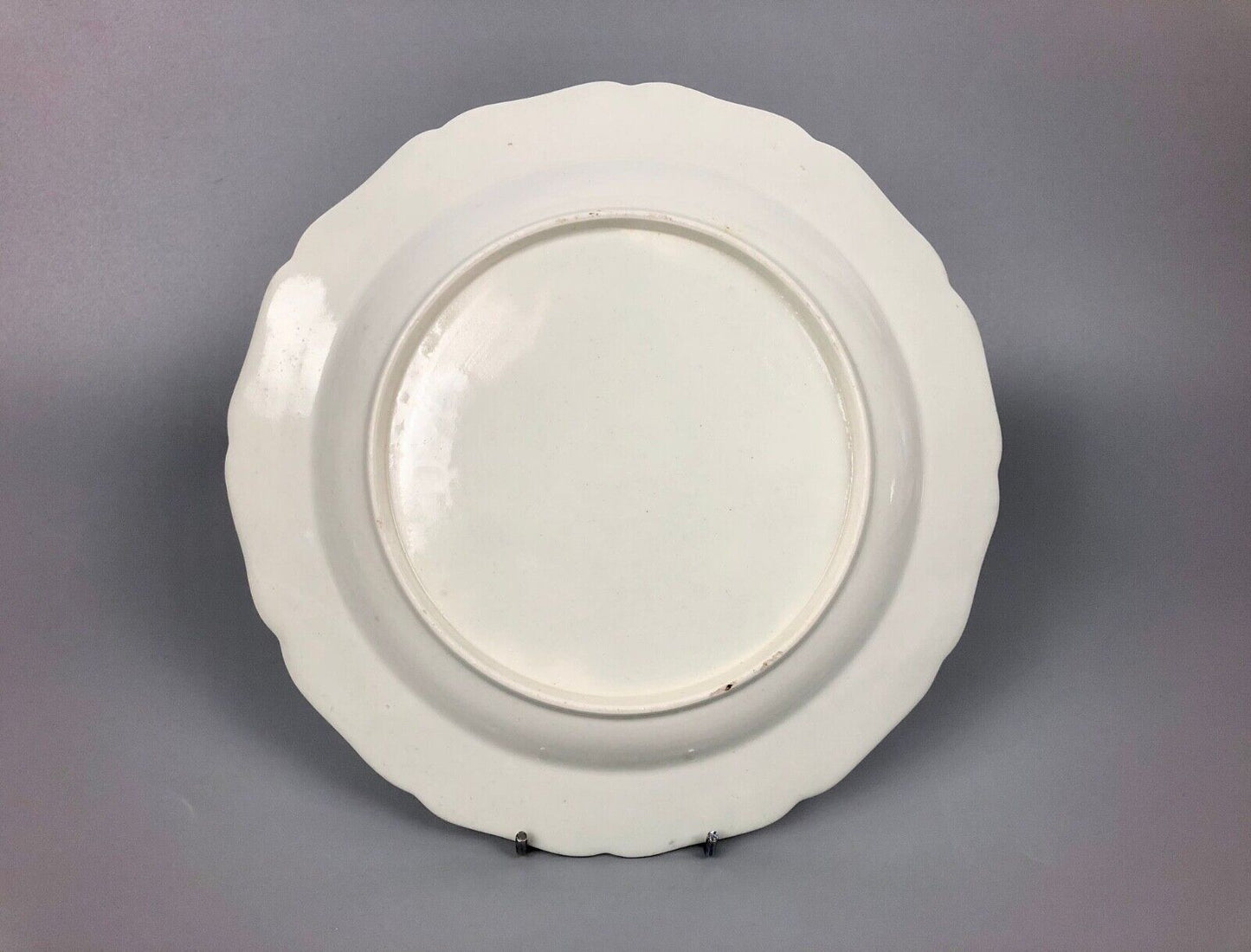 A James Giles decorated 1st Period Worcester plate painted with an urn c.1770