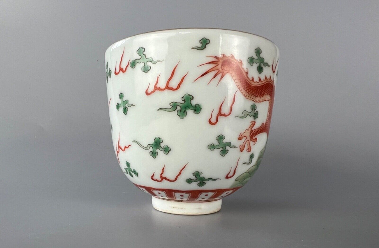 A 20thc Chinese porcelain painted bowl, depicting the dragon & flaming pearl.