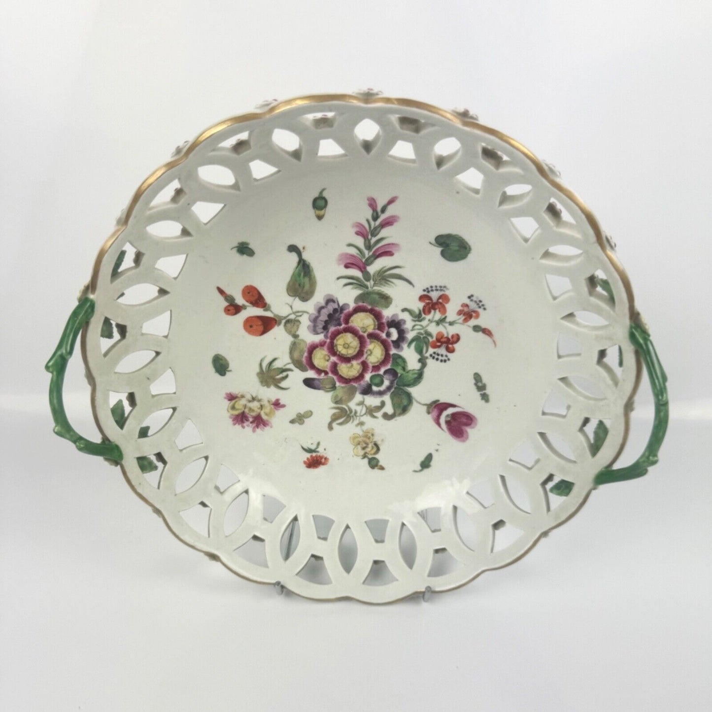 A c.1770 Worcester reticulated basket. Painted and applied floral decoration.