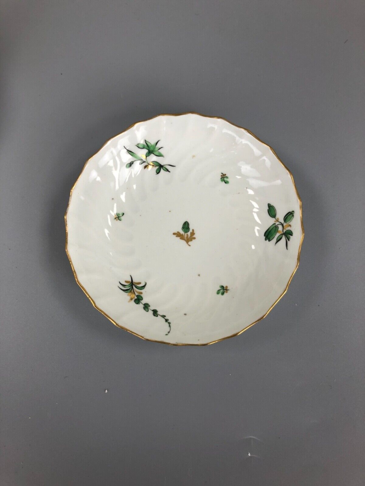 18thc. Flight Barr wrythen moulded tea bowl & saucer. Green leaf & acorn decor.