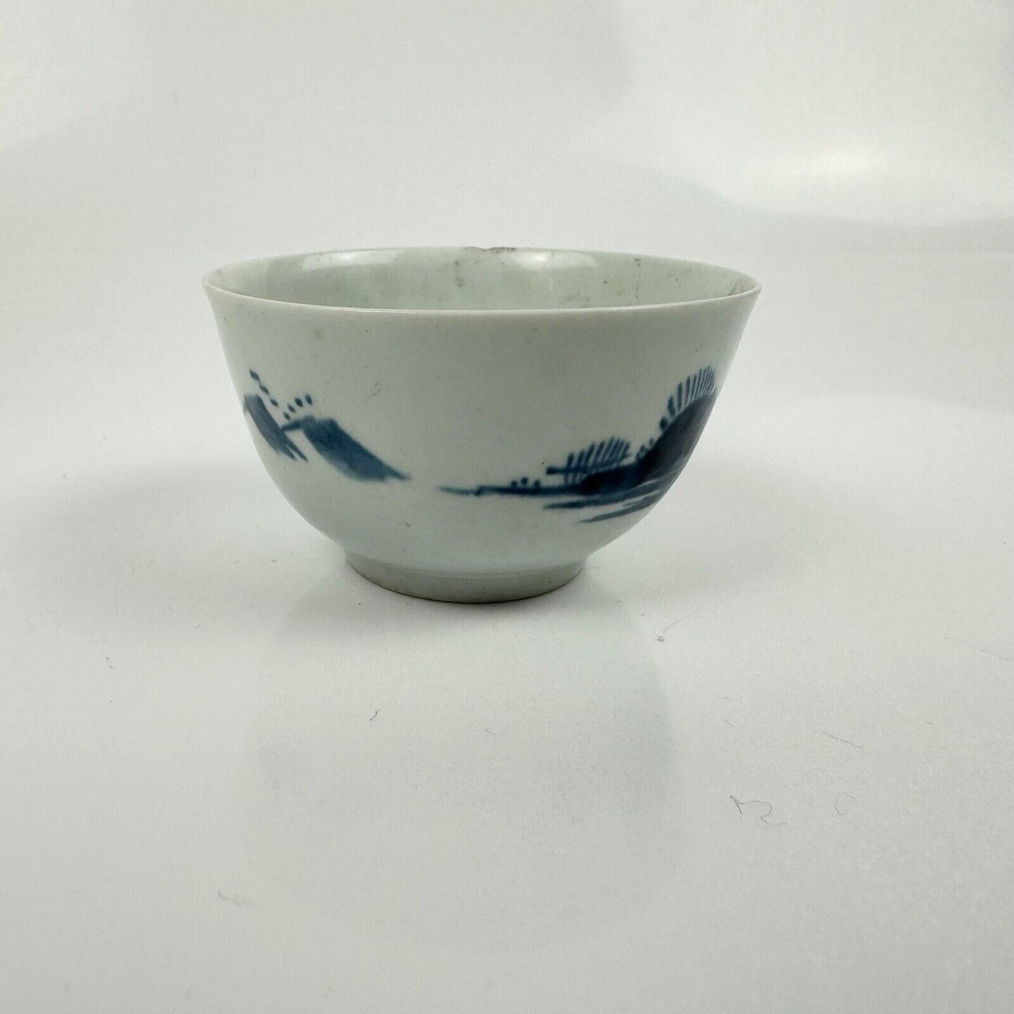 A Longton Hall chinoiserie patterned teabowl. Middle Period 1754-7