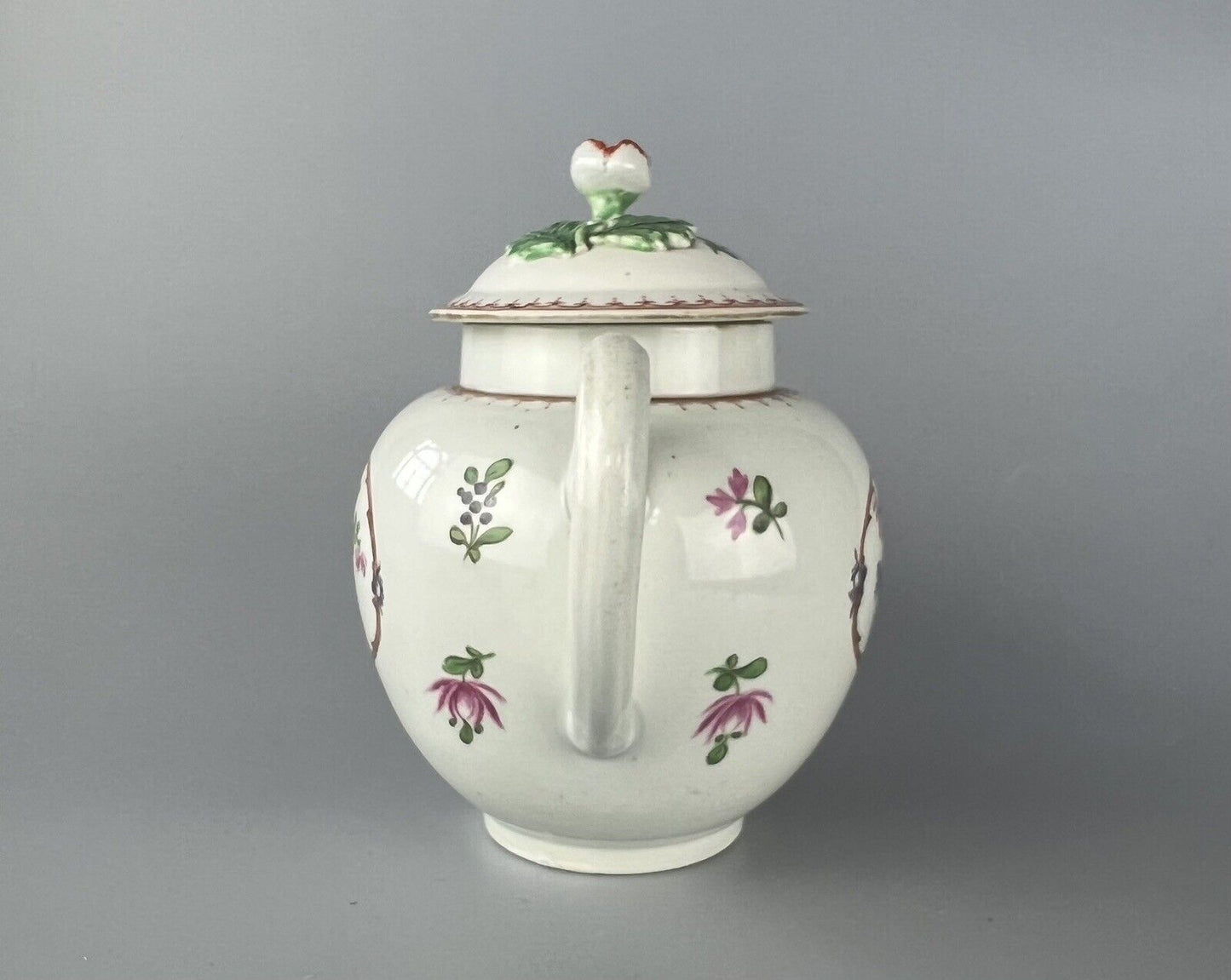 A 1st Period Worcester 'Compagnie des Indes' pattern teapot and cover c.1775.
