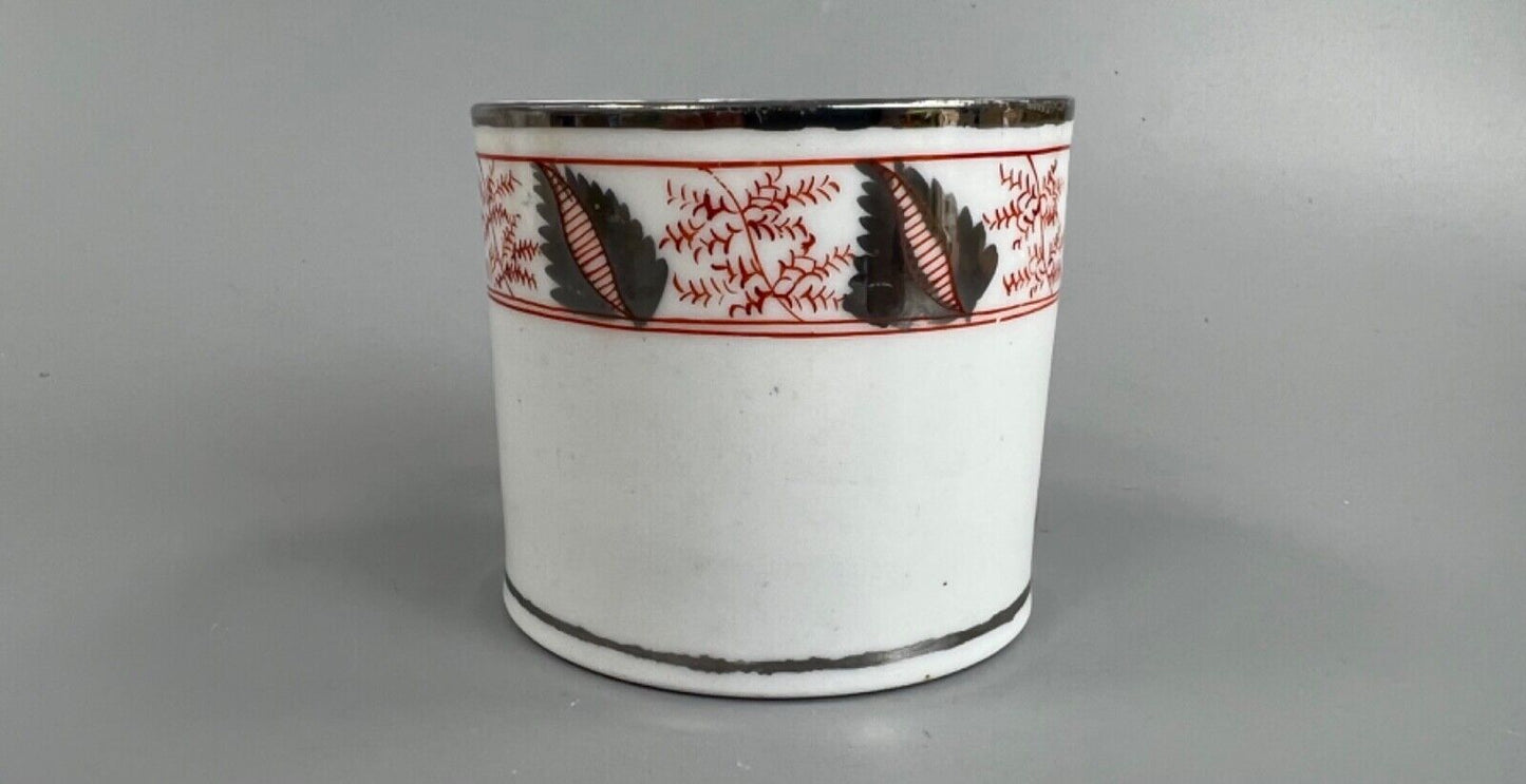 An early 19thc Coalport coffee can with silver lustre decoration.