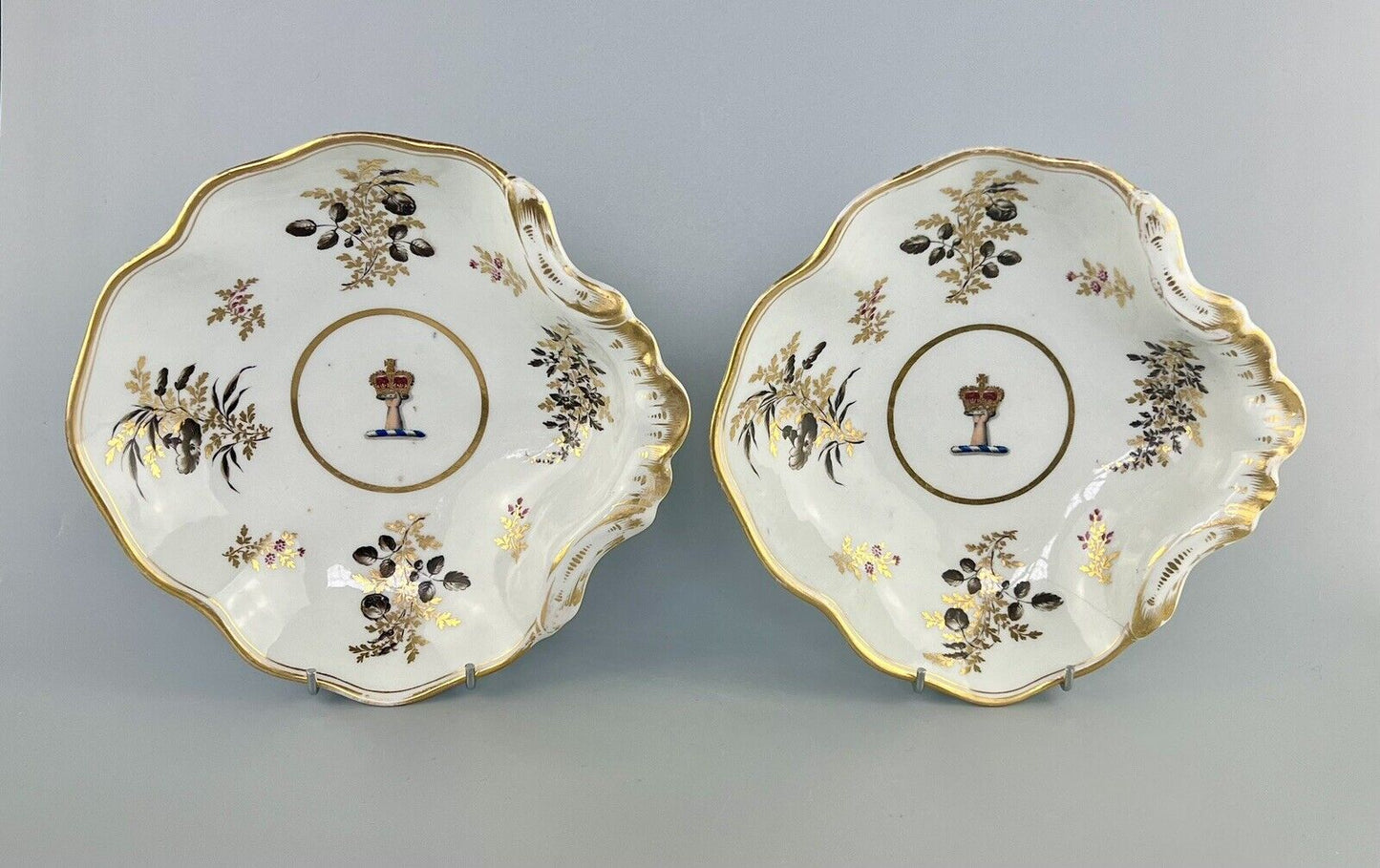 A pair of Chamberlain Worcester armorial shell-shaped dishes c.1810