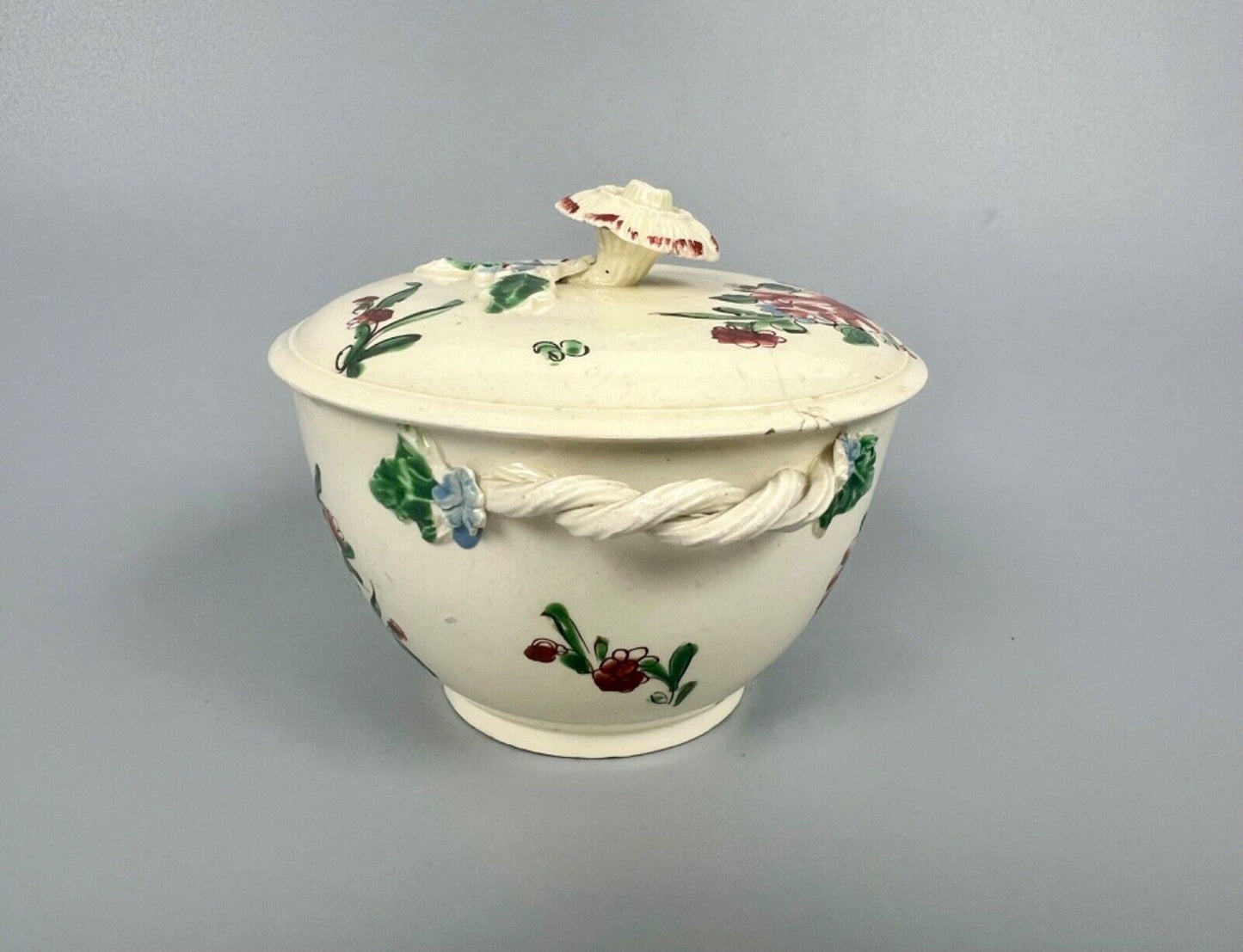 A rare Cockpit Hill Derby sucrier & cover ex-Tom Walford & Garry Atkins c.1770