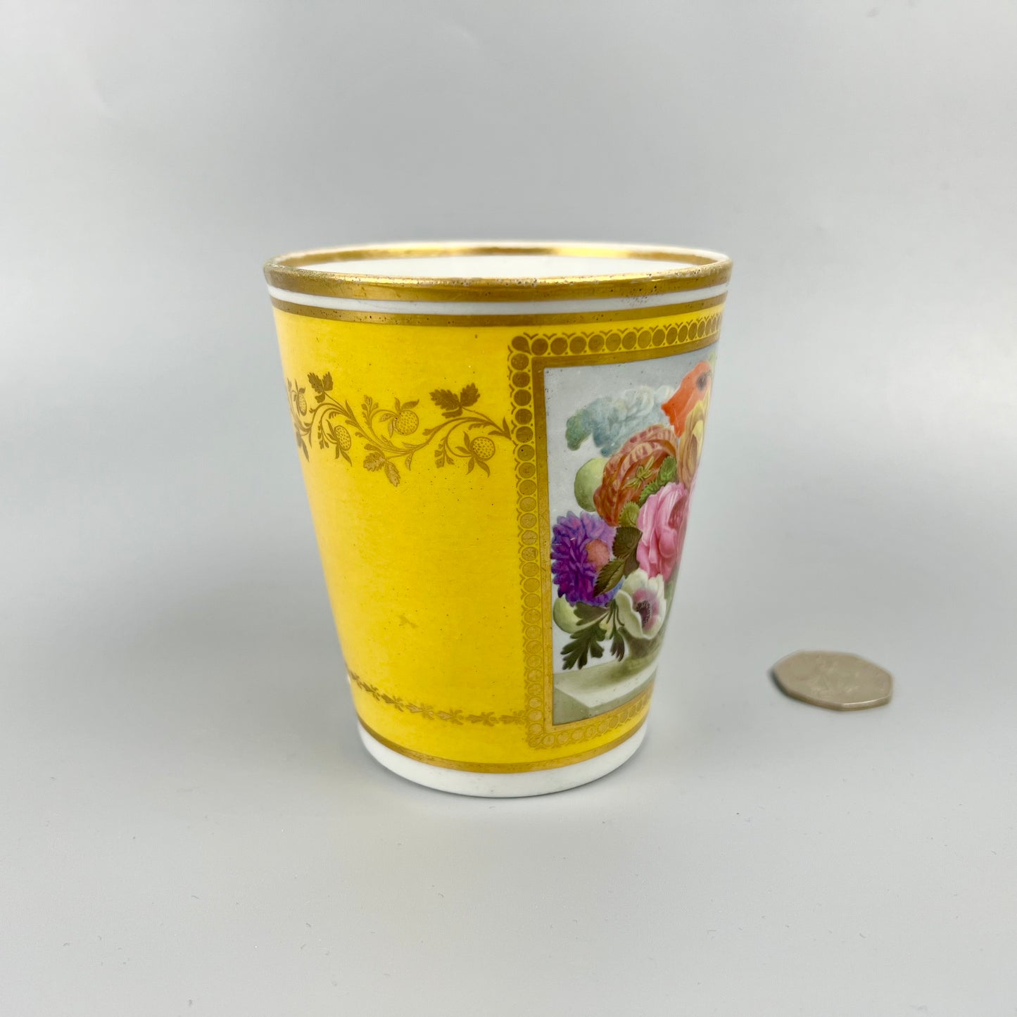A very finely painted Worcester beaker/tumbler c1795-1800. Probably Chamberlain.
