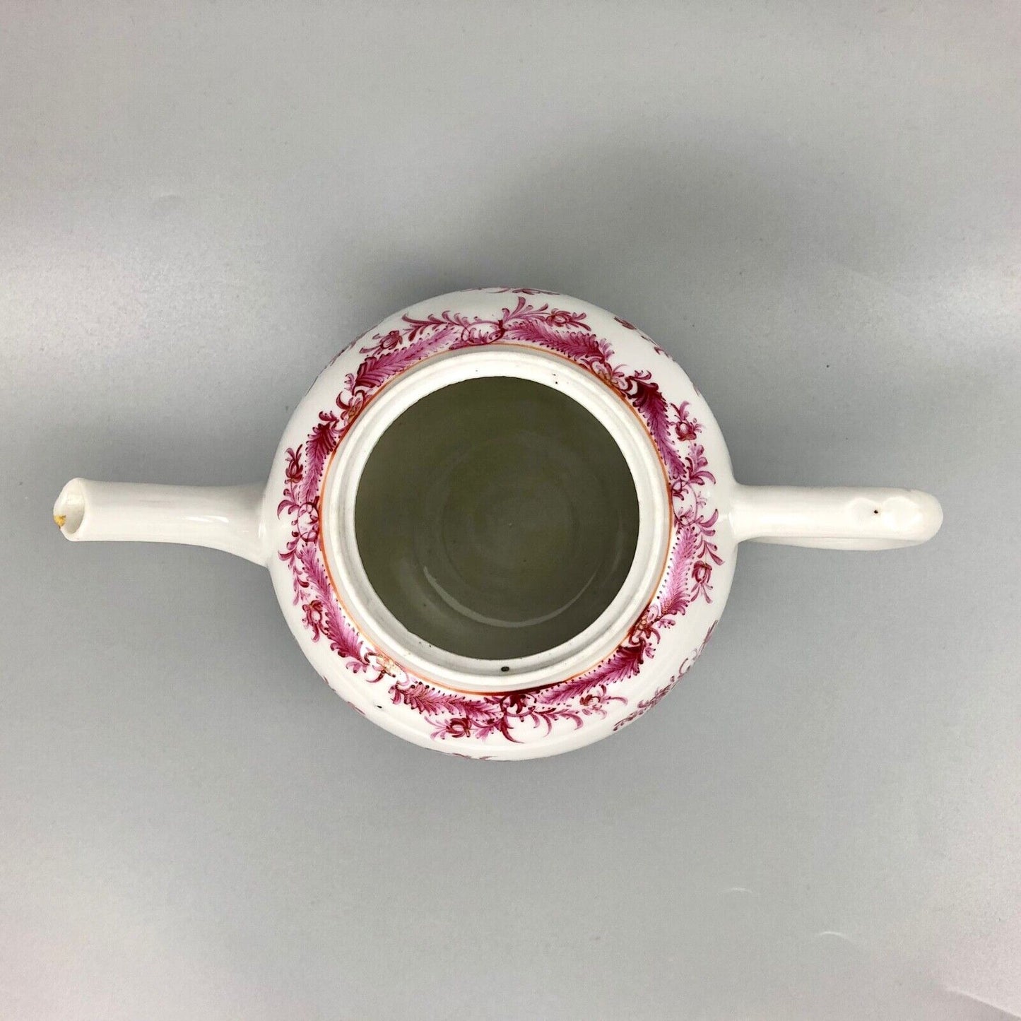 An 18thc Qianlong Period Chinese famille rose teapot painted  with puce flowers