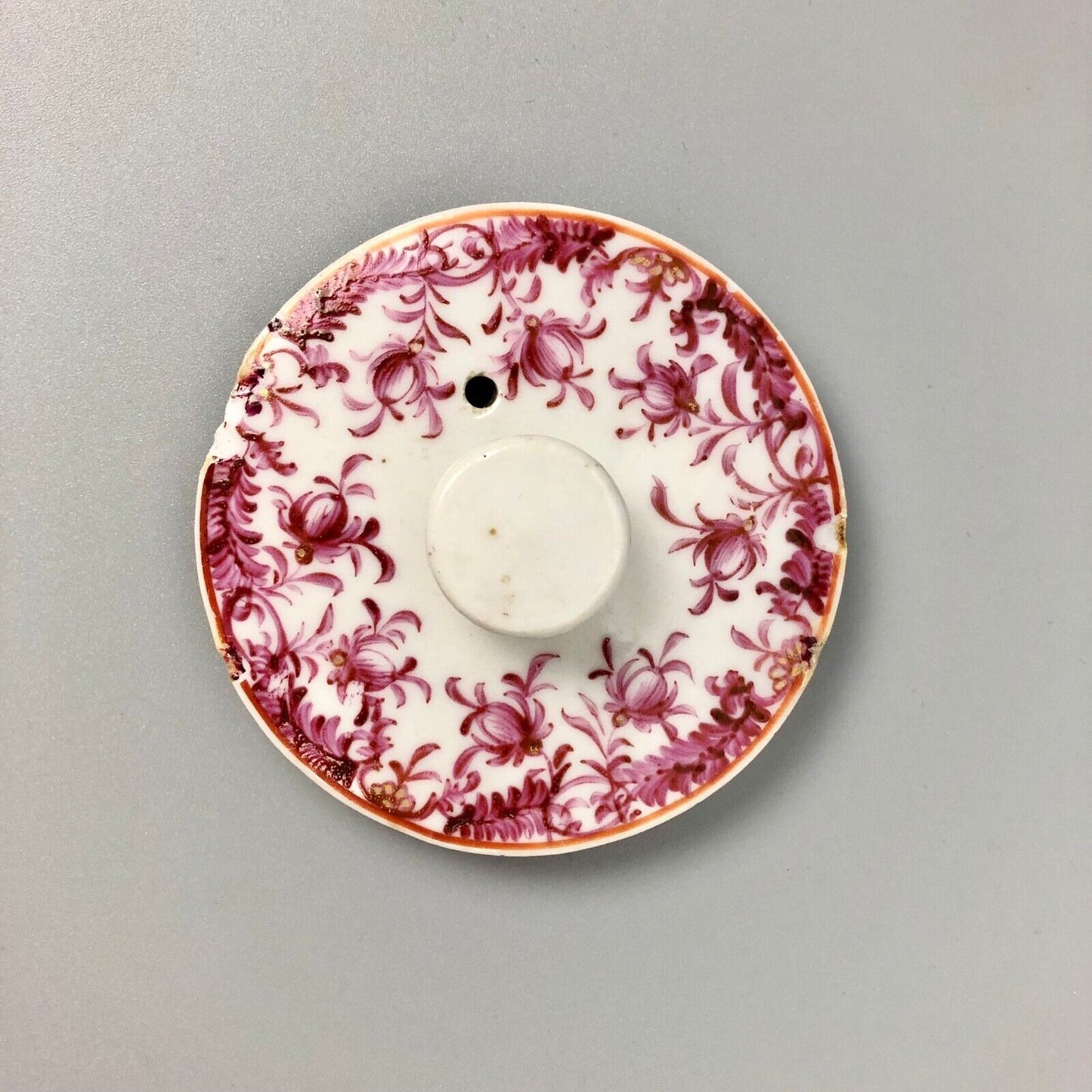 An 18thc Qianlong Period Chinese famille rose teapot painted  with puce flowers