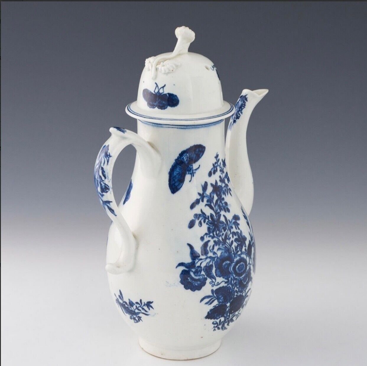 A late 18thc Lowestoft coffee pot and cover 1775-80