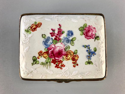 A fine c1775 Birmingham/South Staffs bianco-sopra-bianco enamel snuff box