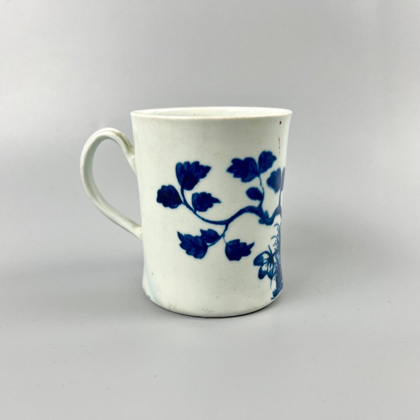 A v. rare Worcester b/w mug painted 'Nesting Crane' Pattern IC21 Branyan c1756-8