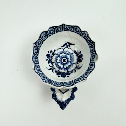 Unusual Derby wine tasters c1770 painted with blue carnations & cell border