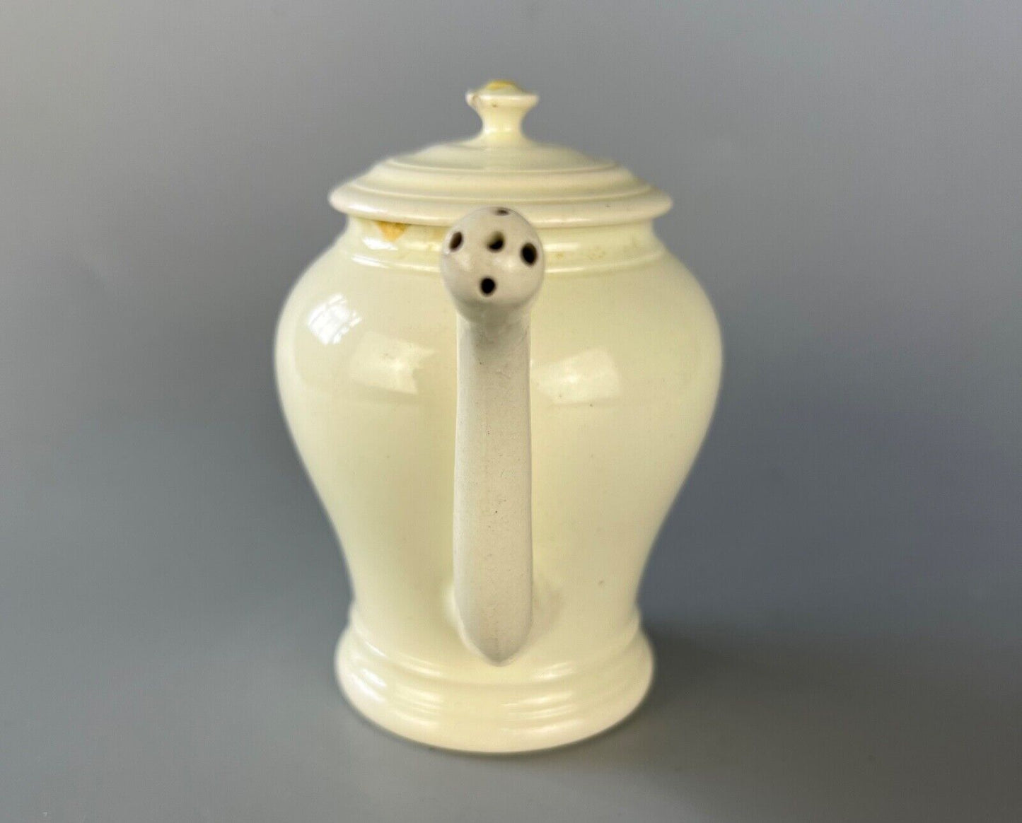 A rare late 18thc creamware bubby pot. Probably Wedgwood. c.1790
