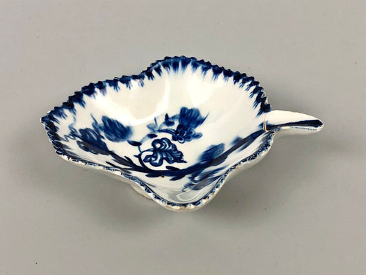 A Lowestoft Painted Pickle Dish With Berry Border c1768-70