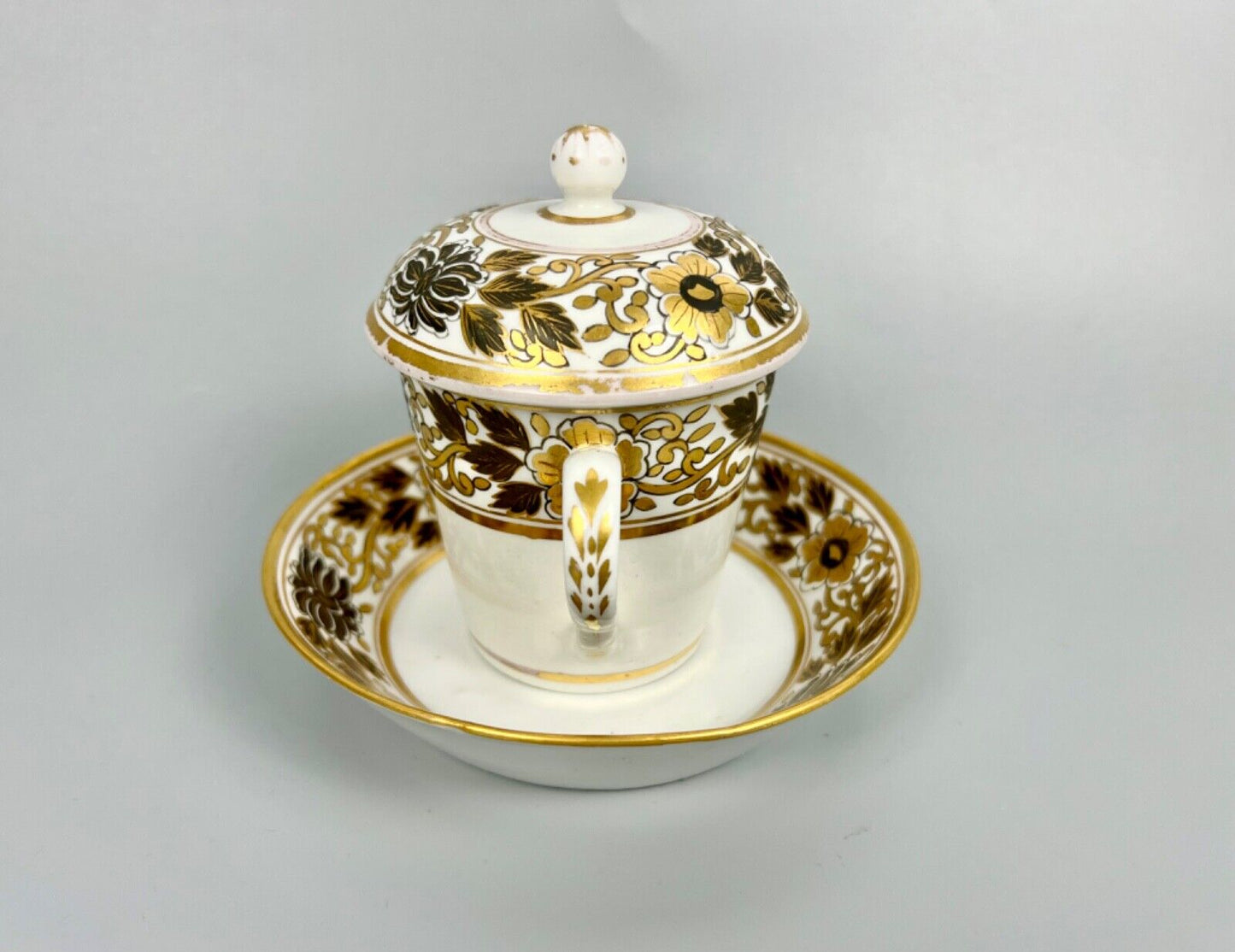 A pair of Chamberlain Worcester chocolate cups, covers and stands c1795
