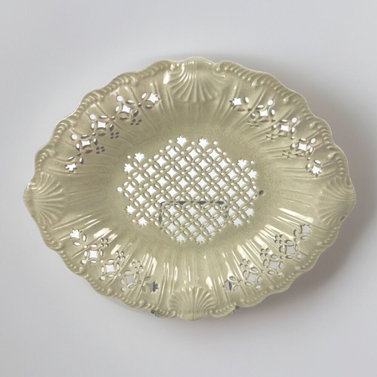 A fine JT Horton of Filey creamware scalloped and reticulated stand