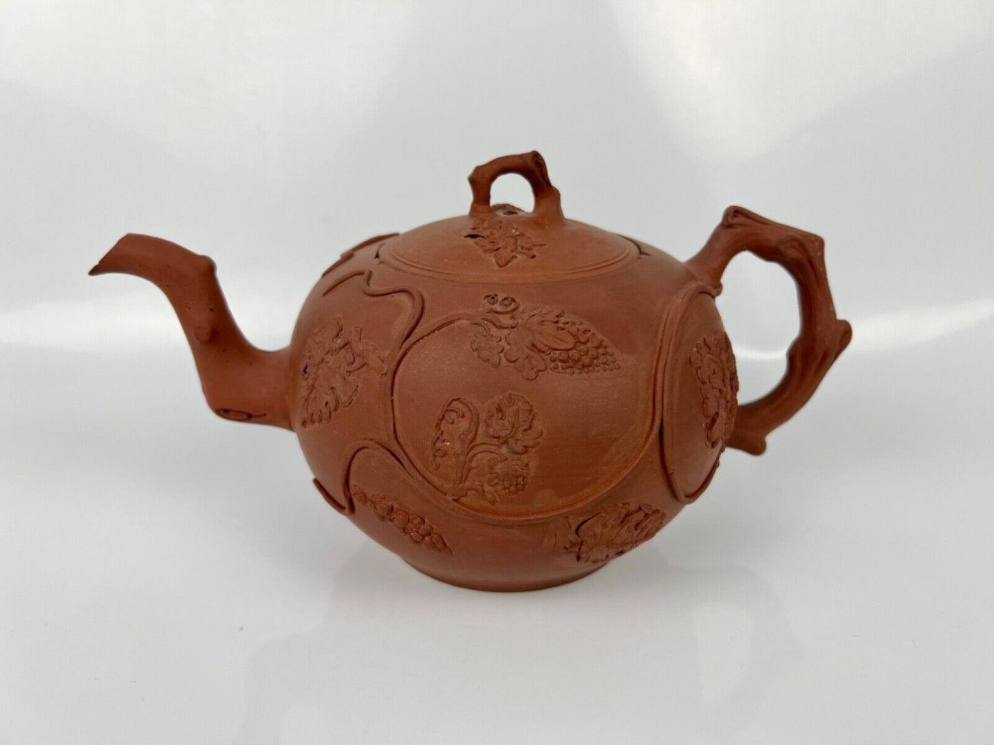A fine Staffordshire red stoneware teapot with floral sprigged decoration c.1755