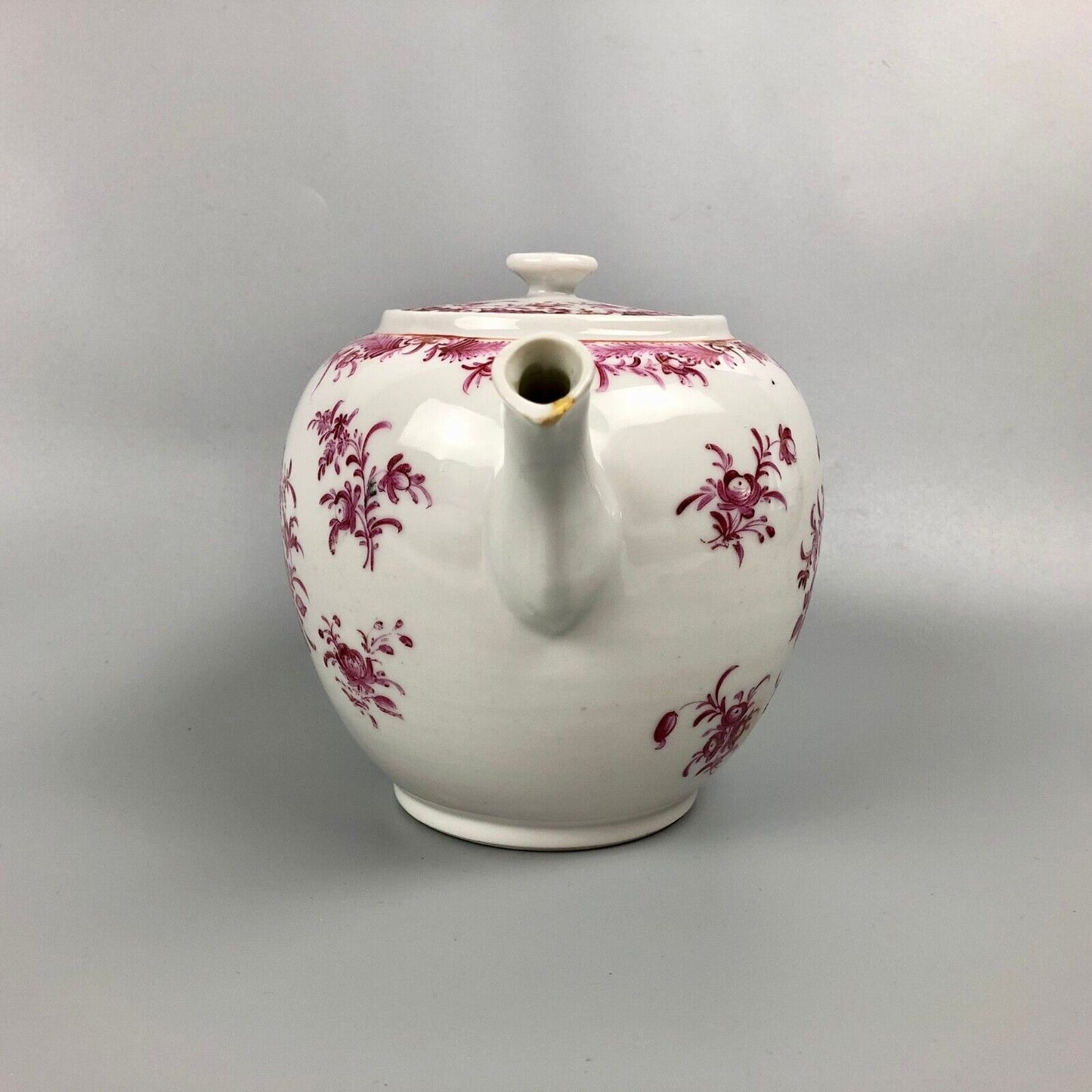 An 18thc Qianlong Period Chinese famille rose teapot painted  with puce flowers