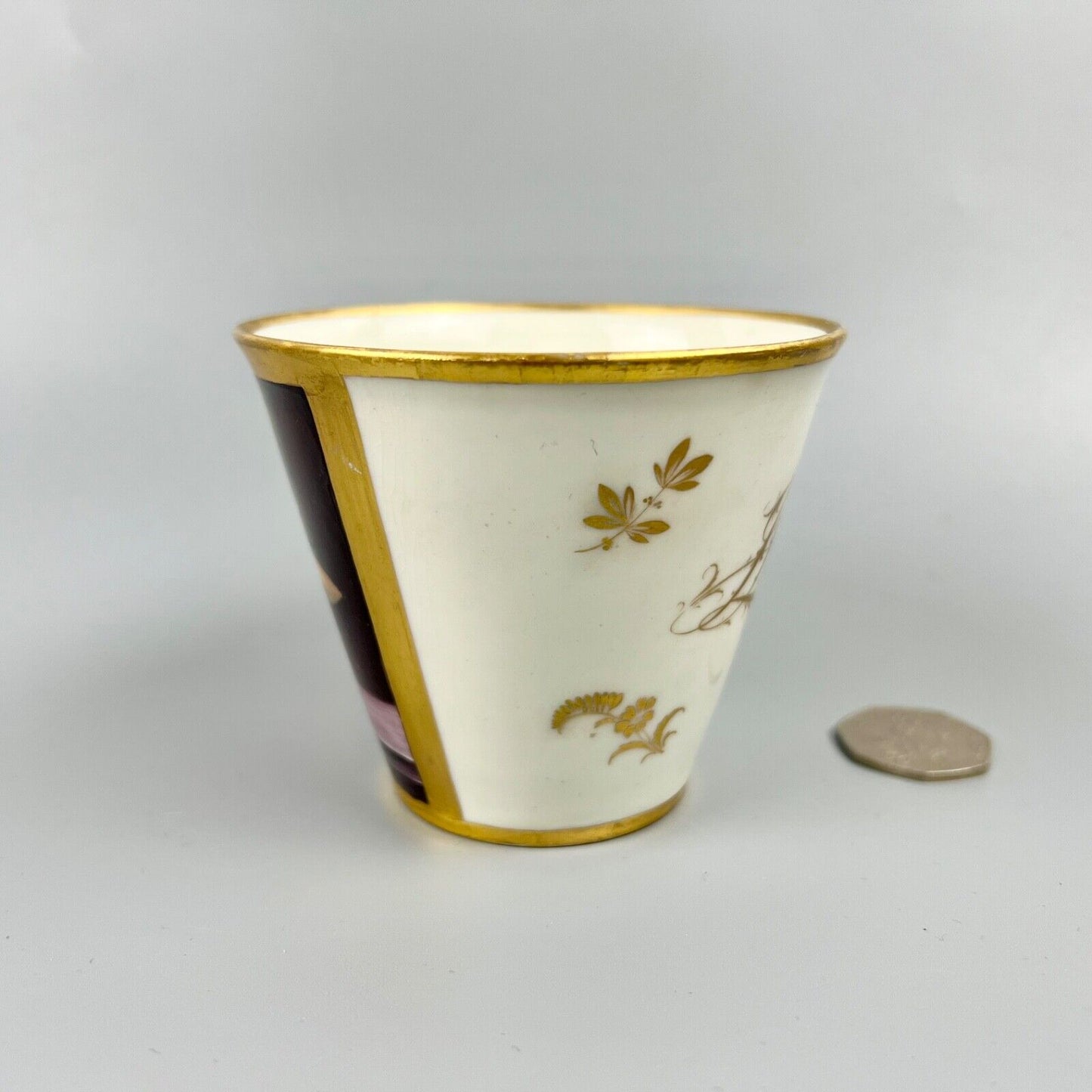 A very finely painted Worcester beaker/tumbler in Billingsley style c1795-1800