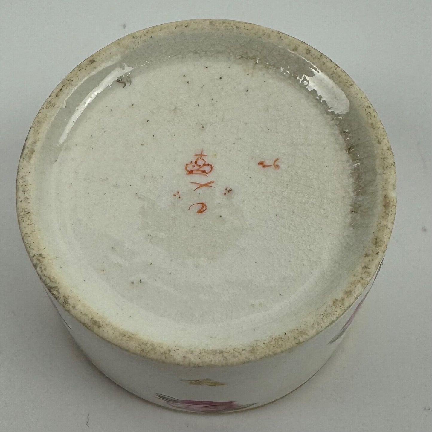 A fine Bloor Derby inkset painted with Billingsley style roses c1820