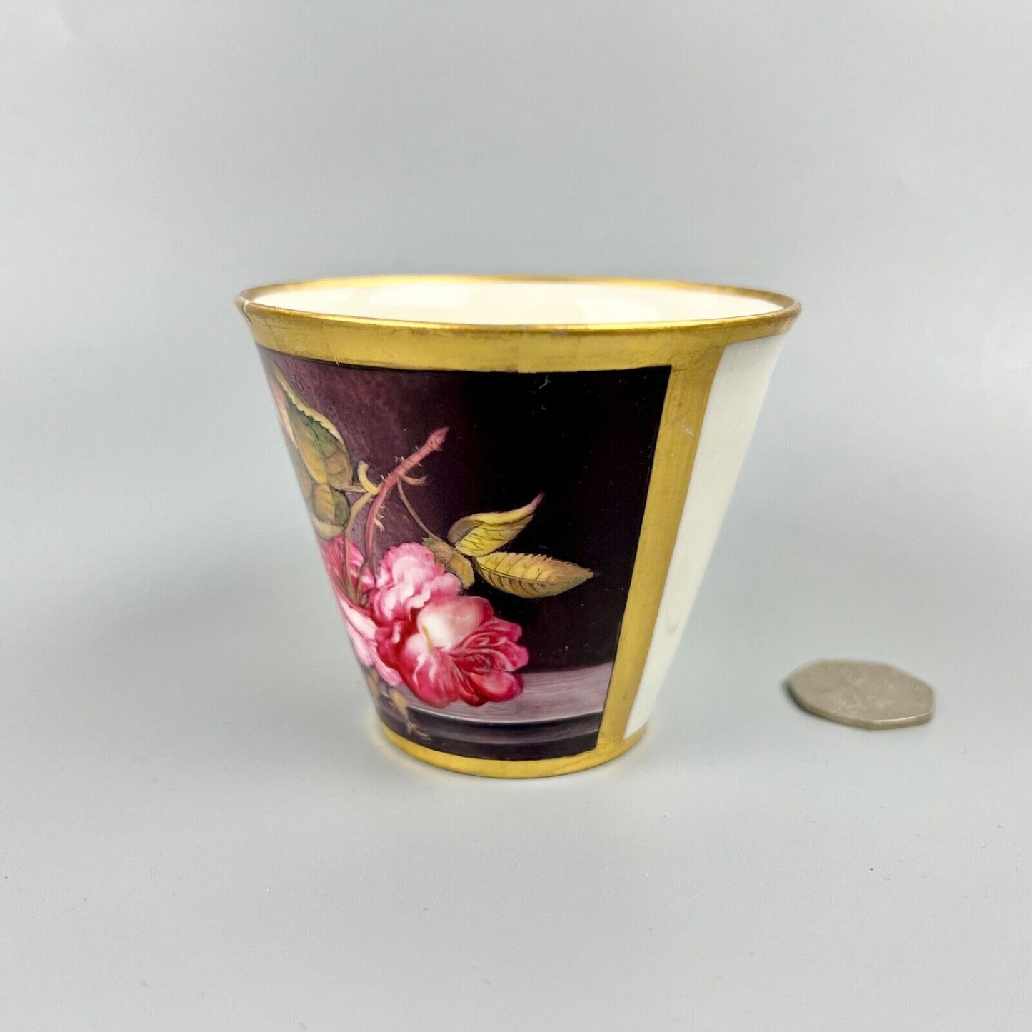A very finely painted Worcester beaker/tumbler in Billingsley style c1795-1800