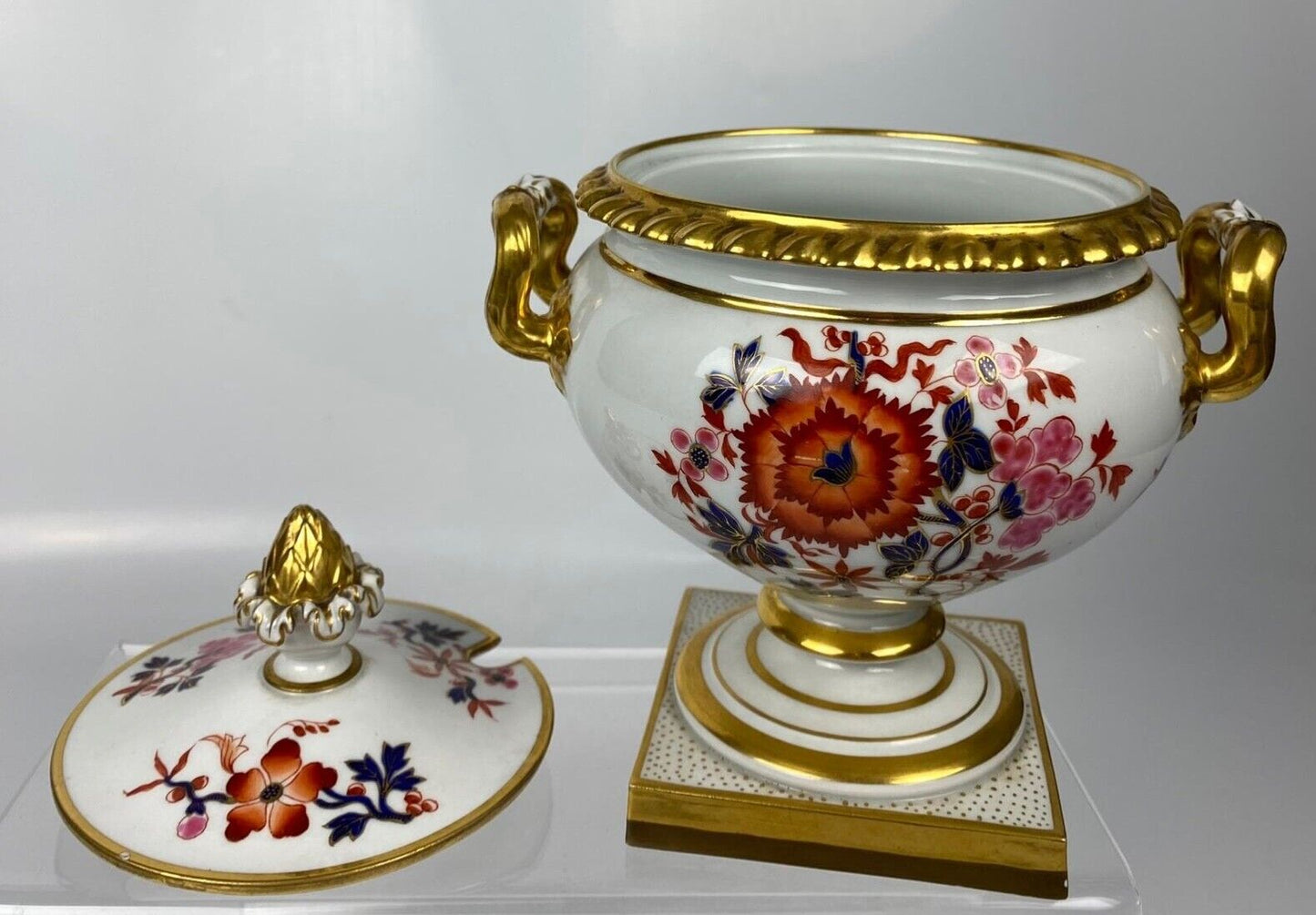 FLIGHT BARR AND BARR PAIR OF SAUCE TUREENS PAINTED WITH JAPANESE FLOWERS C.1815