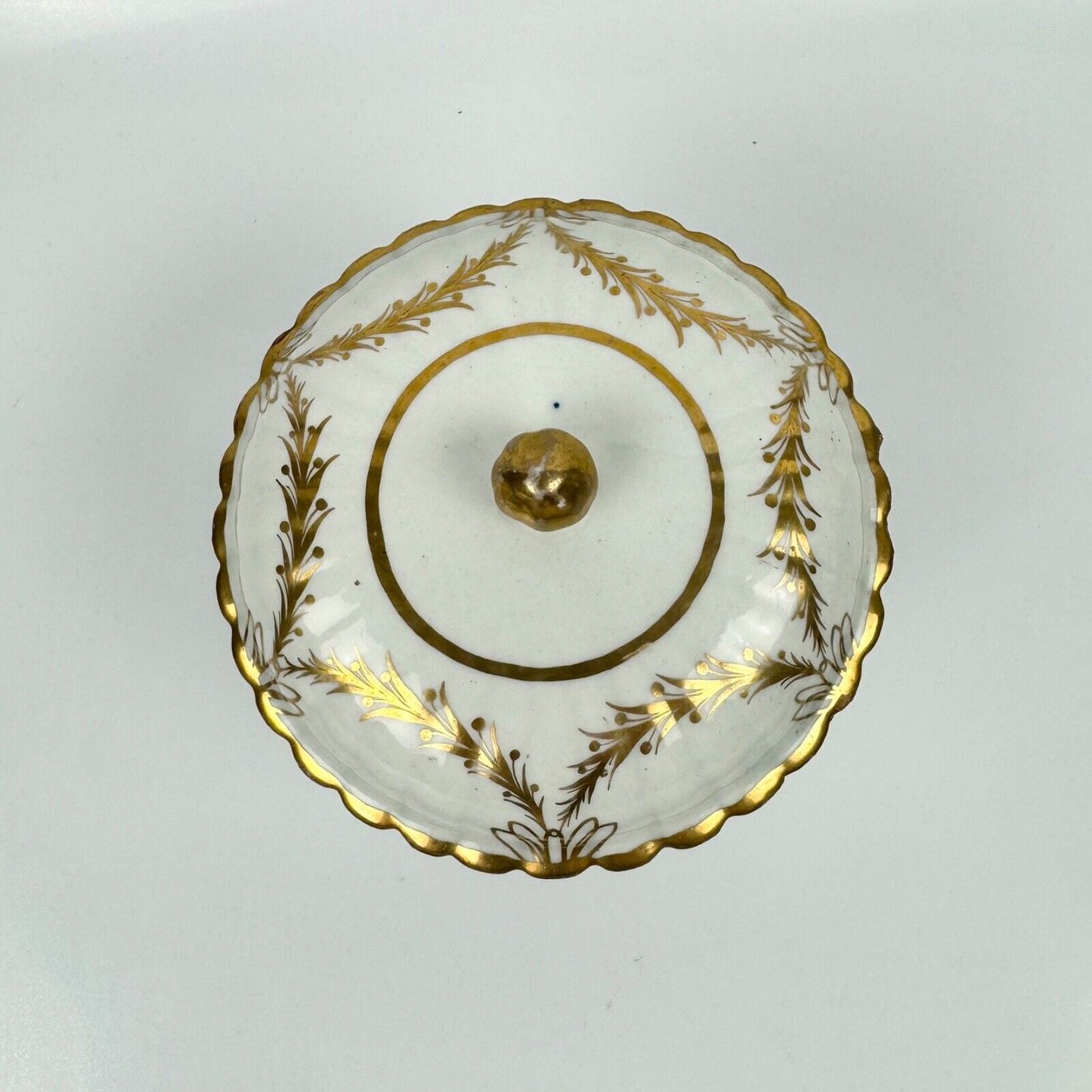 A good Caughley fluted sucrier and cover probably Chamberlain decorated c.1780