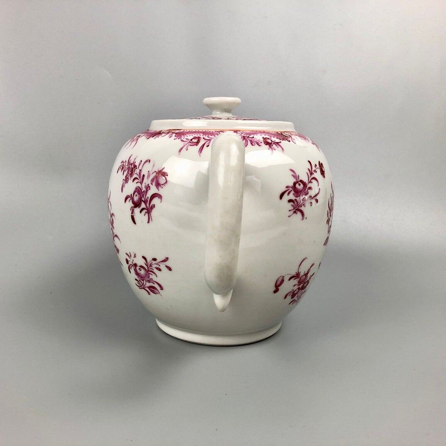 An 18thc Qianlong Period Chinese famille rose teapot painted  with puce flowers