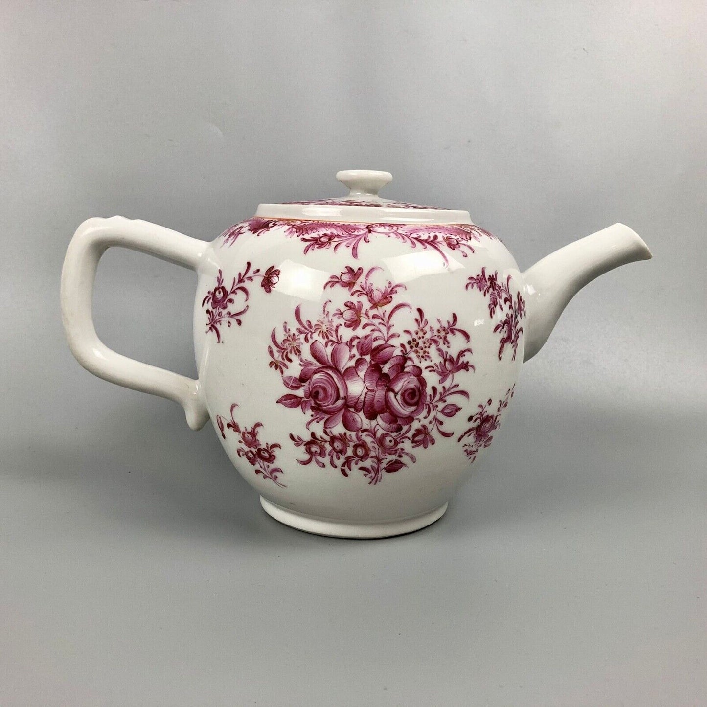 An 18thc Qianlong Period Chinese famille rose teapot painted  with puce flowers